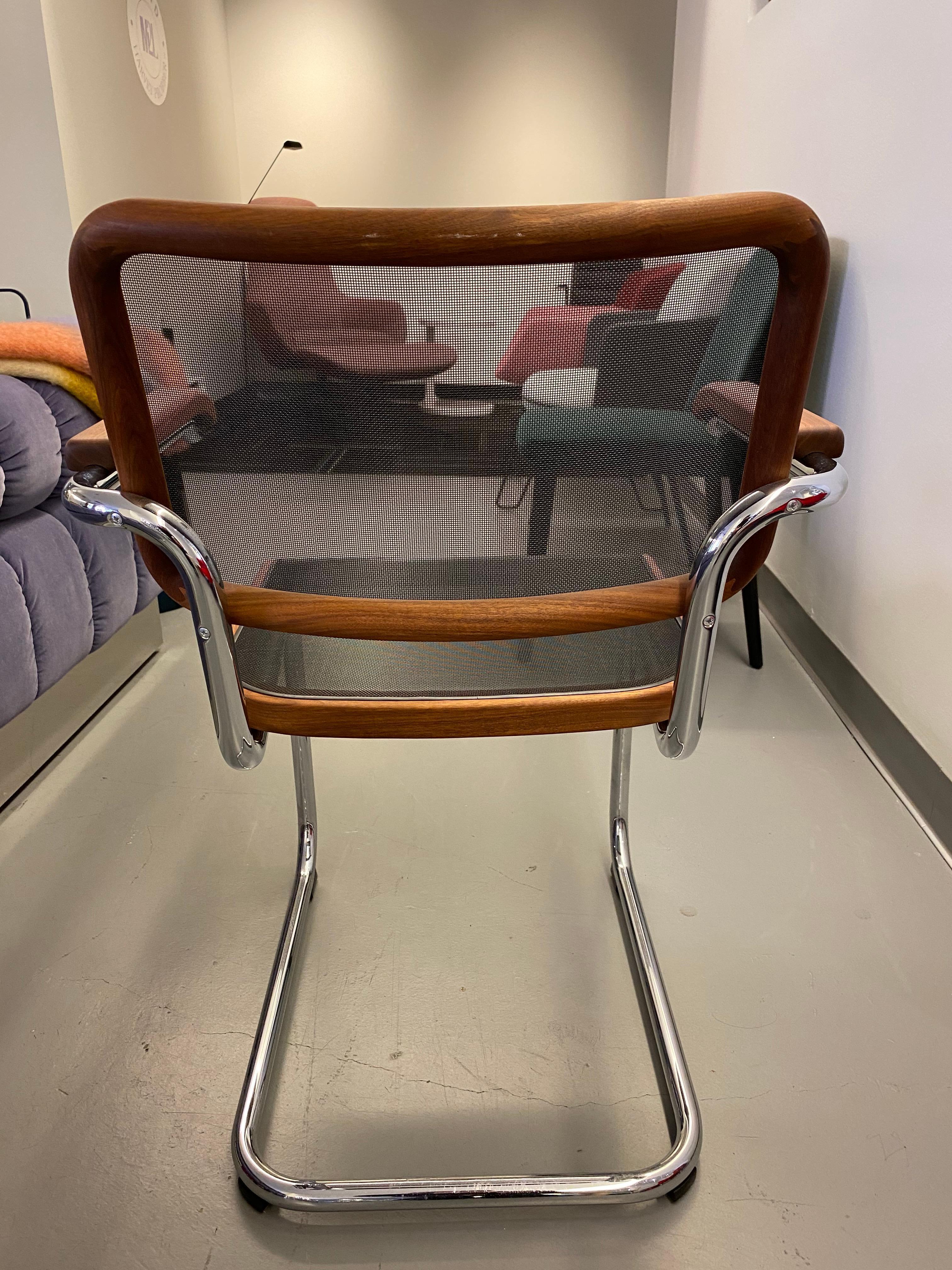 The first cantilever chair in furniture history. Cubic form, clear design, Fine proportions, and flexing movement: The development of the perfected cantilever chair. Frame chrome-plated tubular steel.
Marcel Breuer, artistic copyright Mart Stam,