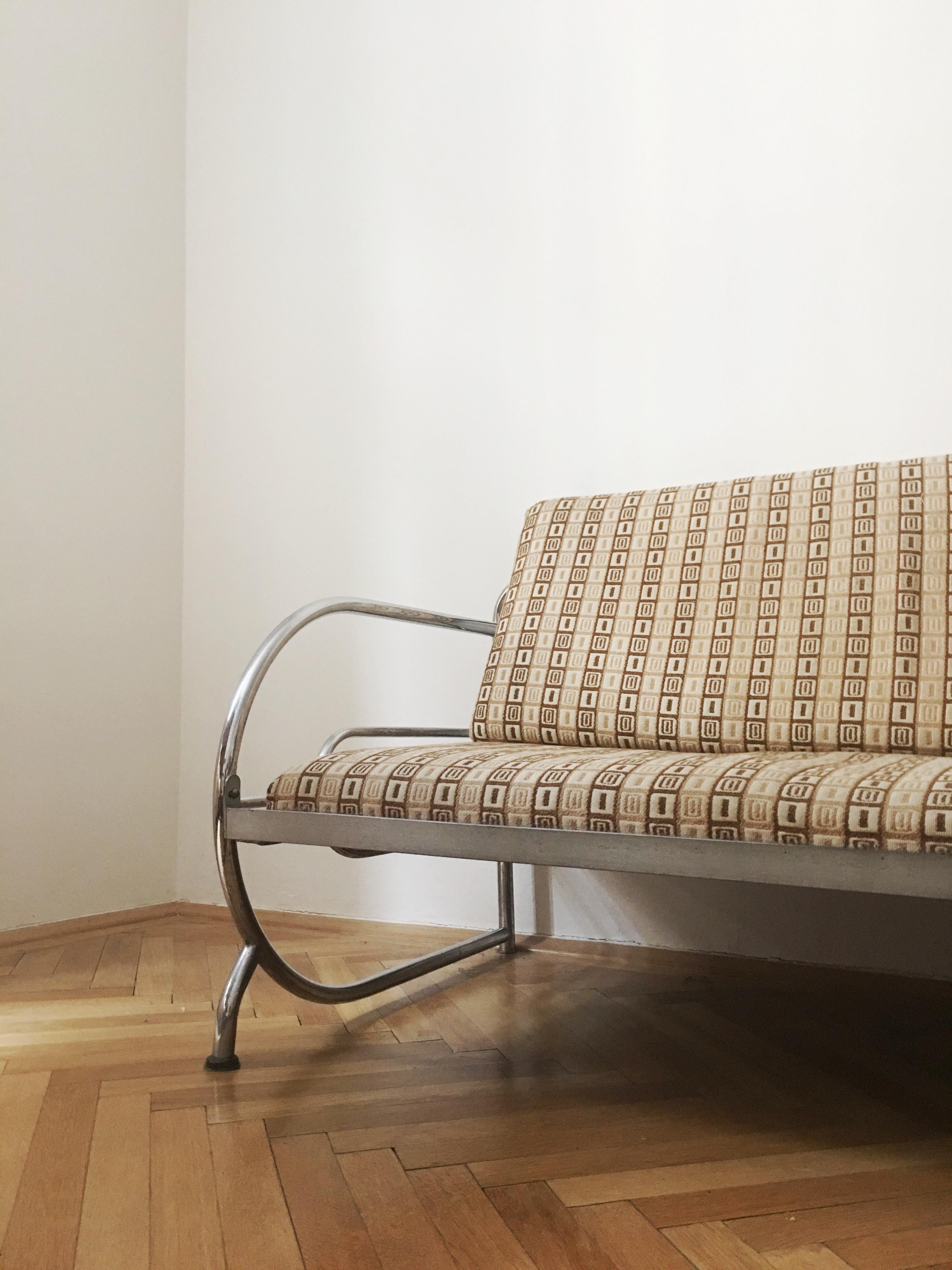 Functionalism tubular steel couch designed by Robert Slezak, Czech Republic, 1930s, tubular steel frame.
Dimensions of sofa:
L x W x H - 194 cm x 81 cm x 83 cm.
We are selling this products with mattress.