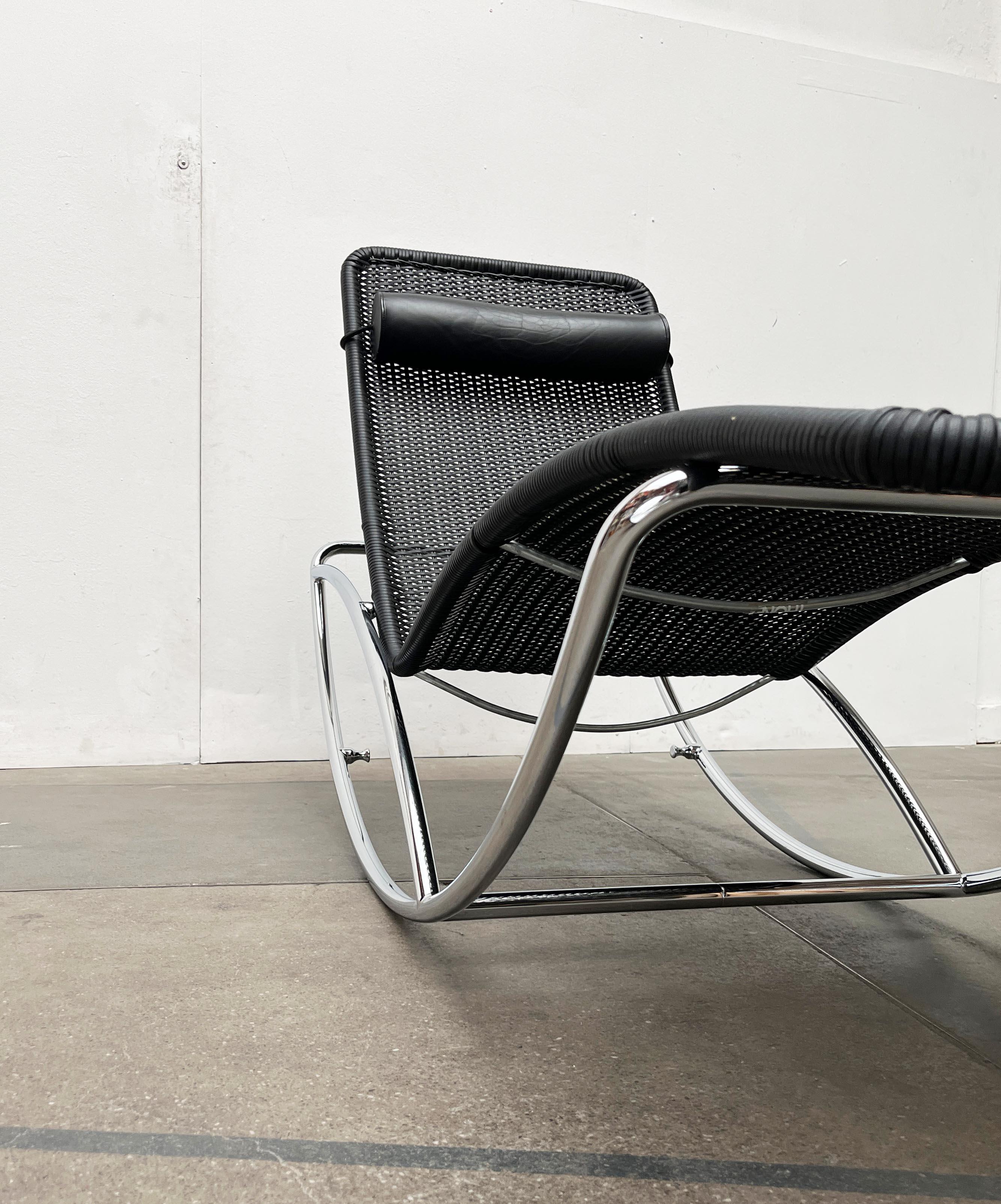 Sedia a dondolo a chaise longue in acciaio tubolare S 828 di Torben Skov per Thonet in vendita 2