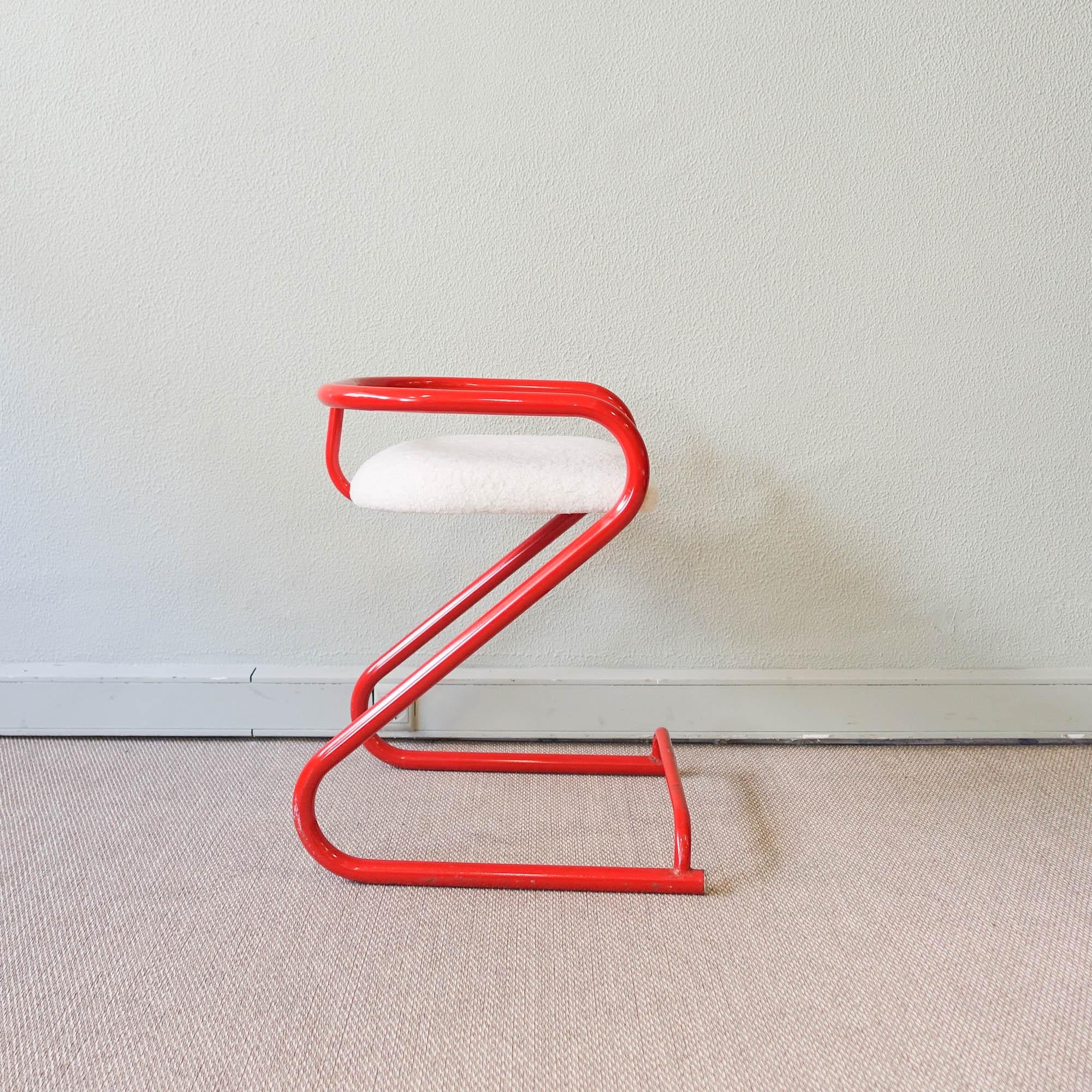 French Tubular Steel “Z” Chair by Les Industries Amisco, 1970's For Sale