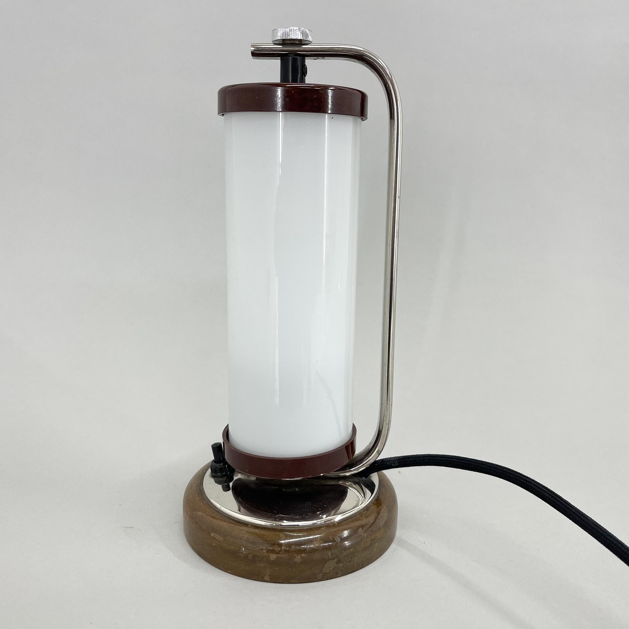 Unusual combination of chrome, wood and bakelite turns this little lamp into a unique piece of lighting. Bulbs: 1x E25-27.
