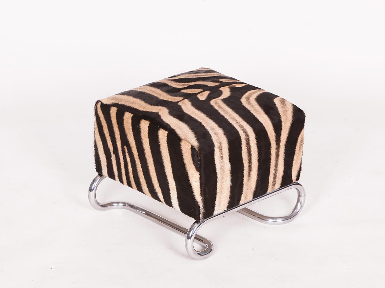 Stahlrohrhocker aus Zebrafell von Hynek Gottwald, 1930er Jahre im Zustand „Hervorragend“ im Angebot in Wien, AT