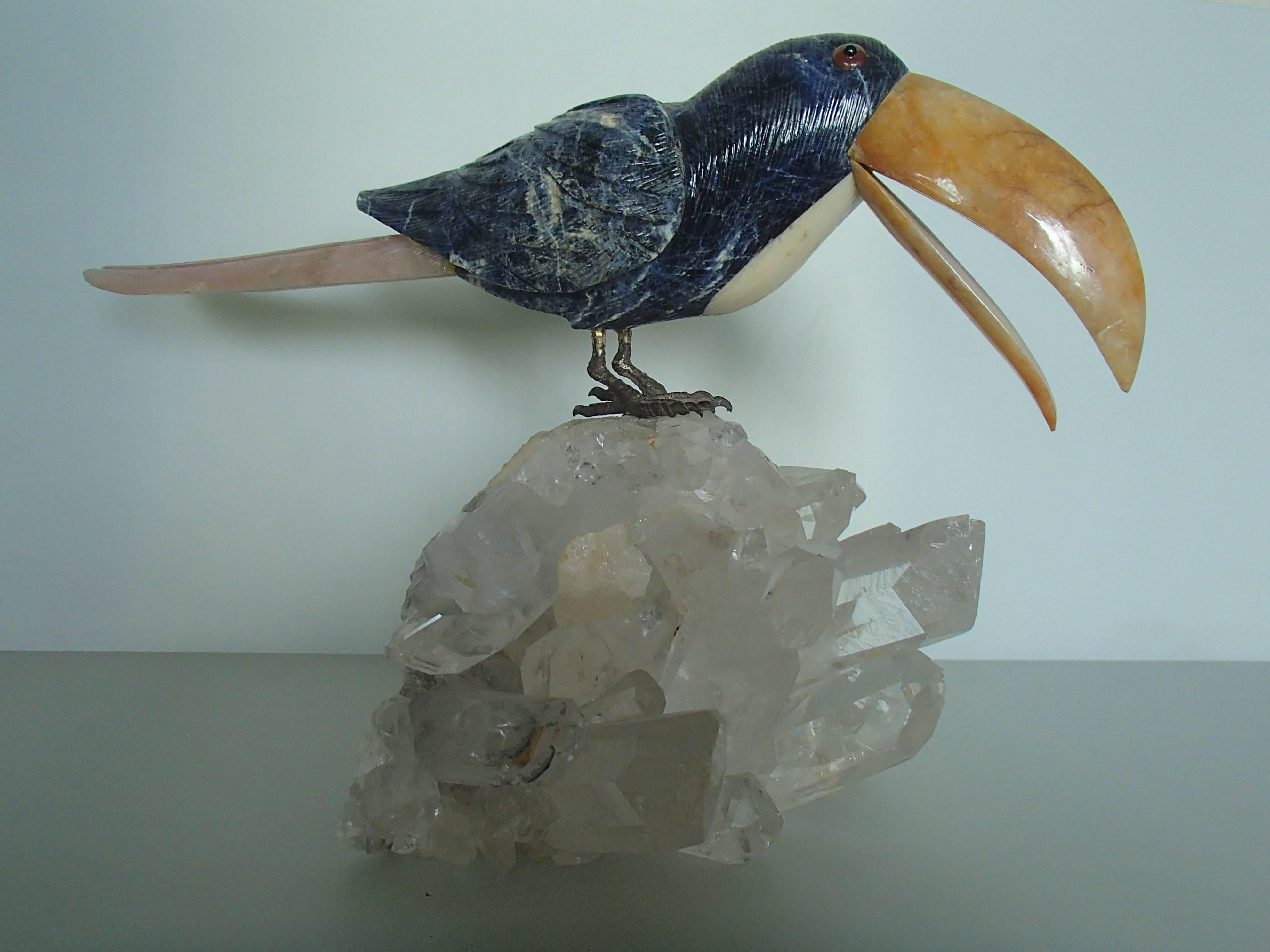 Tucan Sitting on a Cristall Made of Sodalith and Rose Quarz For Sale 6