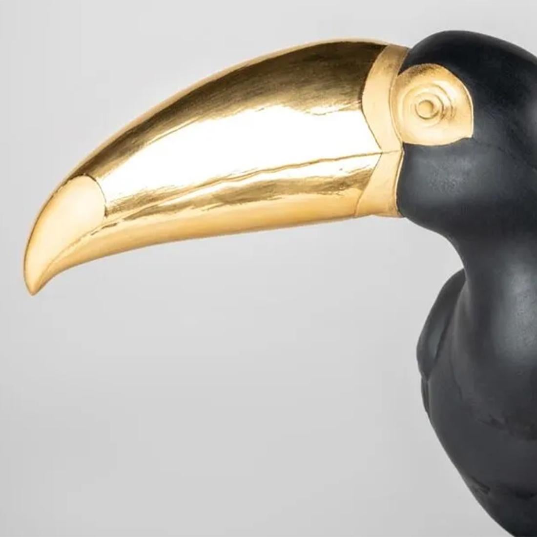 Porcelaine Sculpture noire Tucano en vente