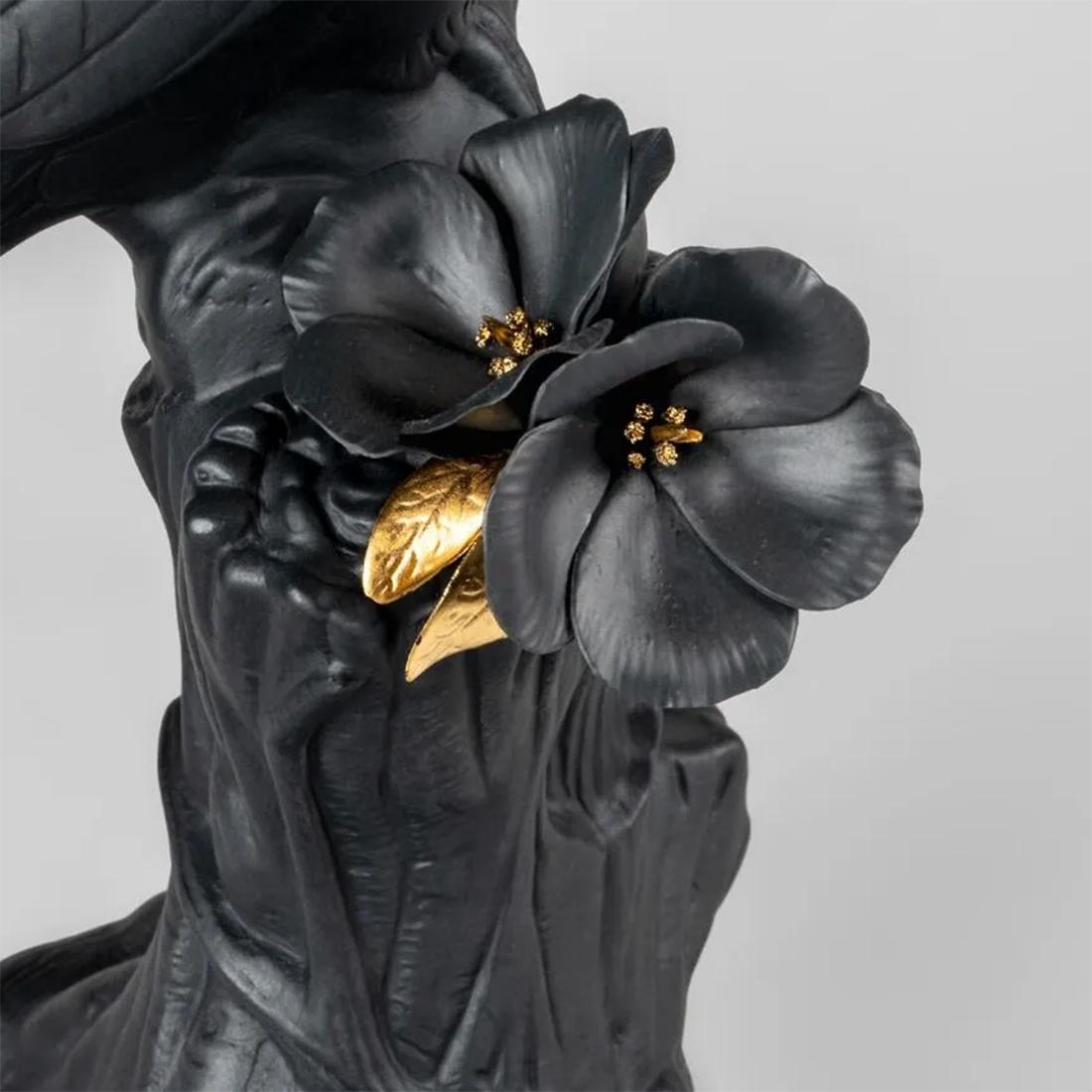 Sculpture noire Tucano en vente 1
