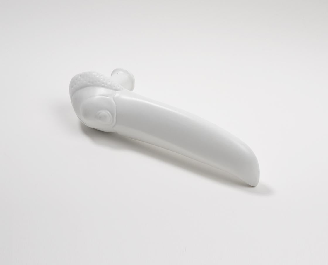 NIVA design präsentiert eine breite Palette von Designergriffen, die zu den unterschiedlichsten Einrichtungsstilen passen. Die skulpturale Komponente dieser Produkte wird mit einer speziellen Forschung nach Formen kombiniert, die sich aus einem