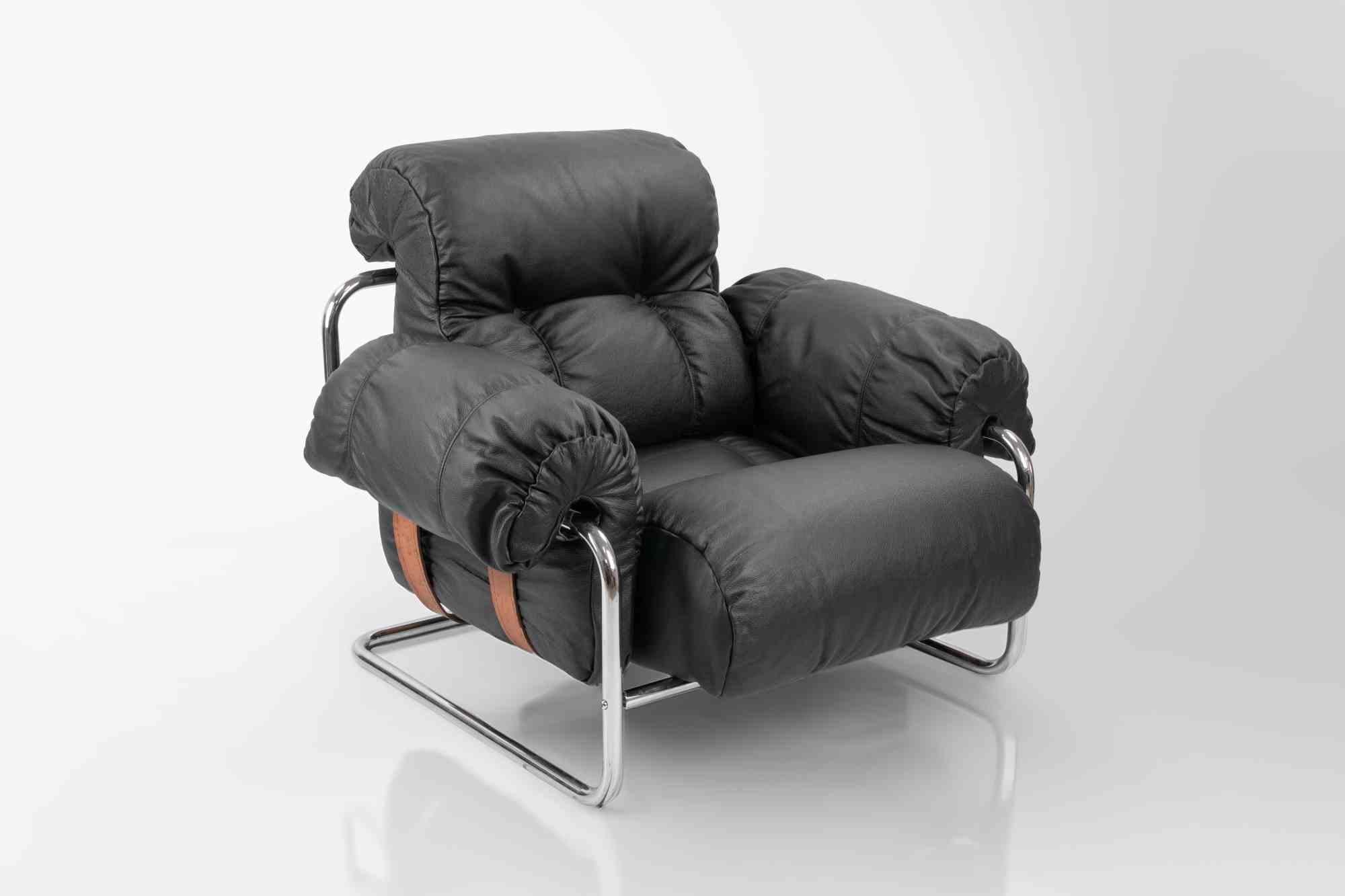 Sillón Tucroma vintage de cuero negro realizado por Guido Faleschini para I4Mariani en la década de 1970.
Acero tubular cromado y cuero negro.
Muy buen estado.