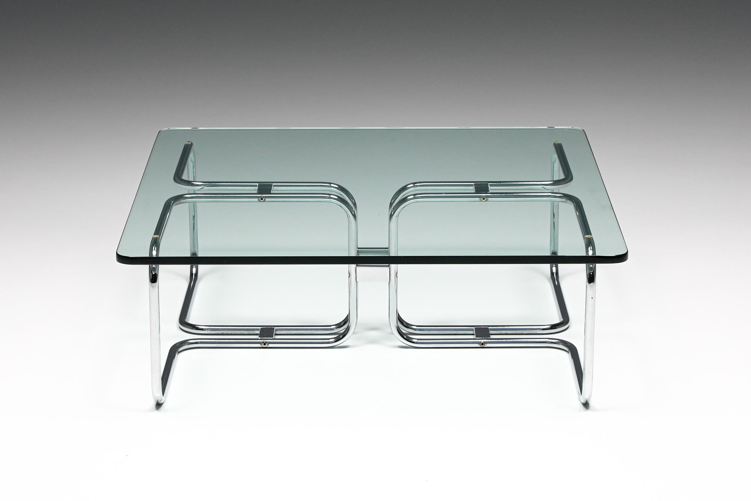 Guido Faleschini, coffee table for Pace Collection; Italian design, 1975

Rare coffee table in chrome metal. Icon piece from the 70s produced by Mariani.
Elegant piece embodying the best Italian design has to offer.

One coffee table is