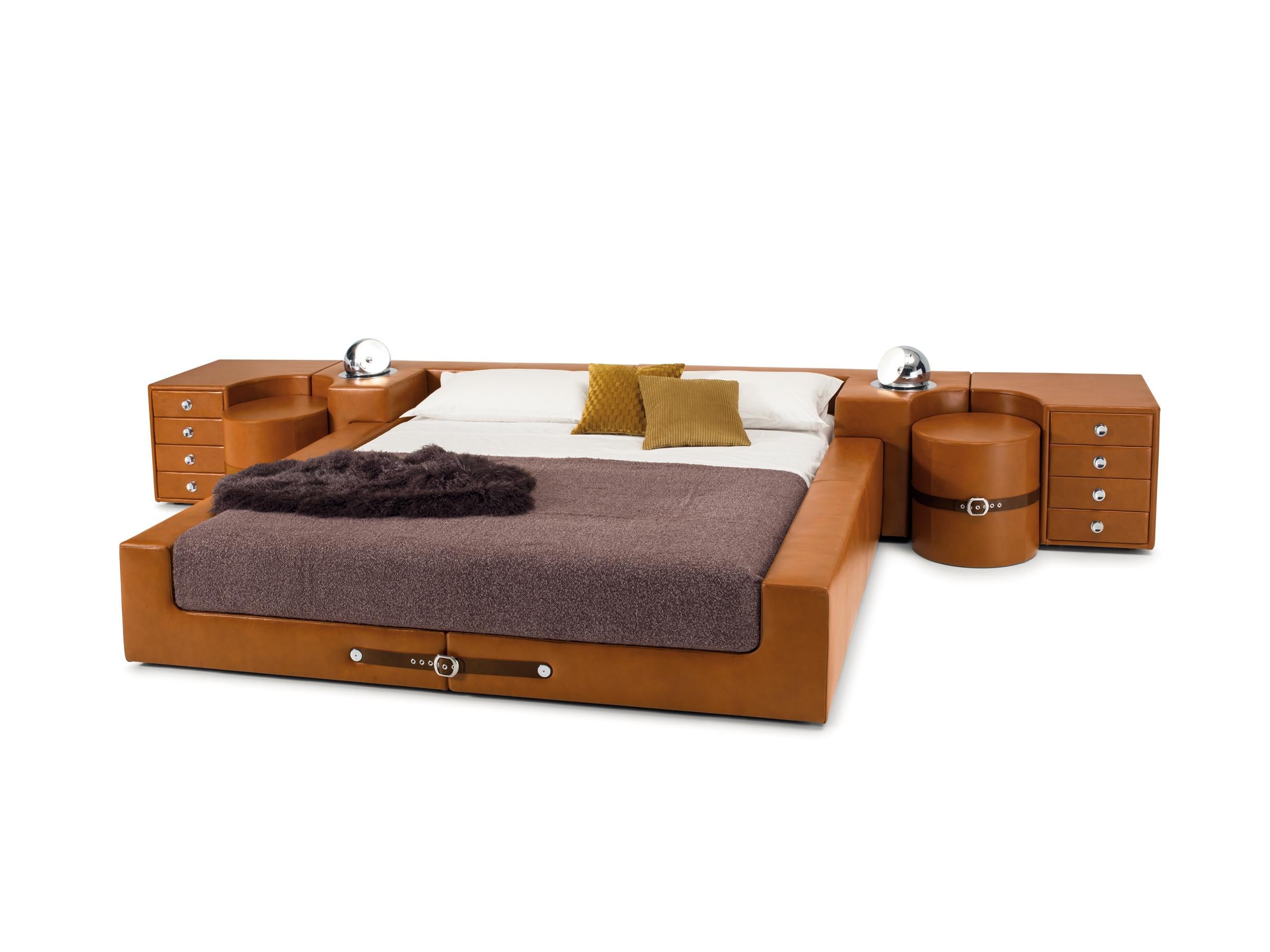 'Tucroma' Leather Bed and Nightstand by Guido Faleschini for i4Mariani, Italy In New Condition In Los Angeles, CA