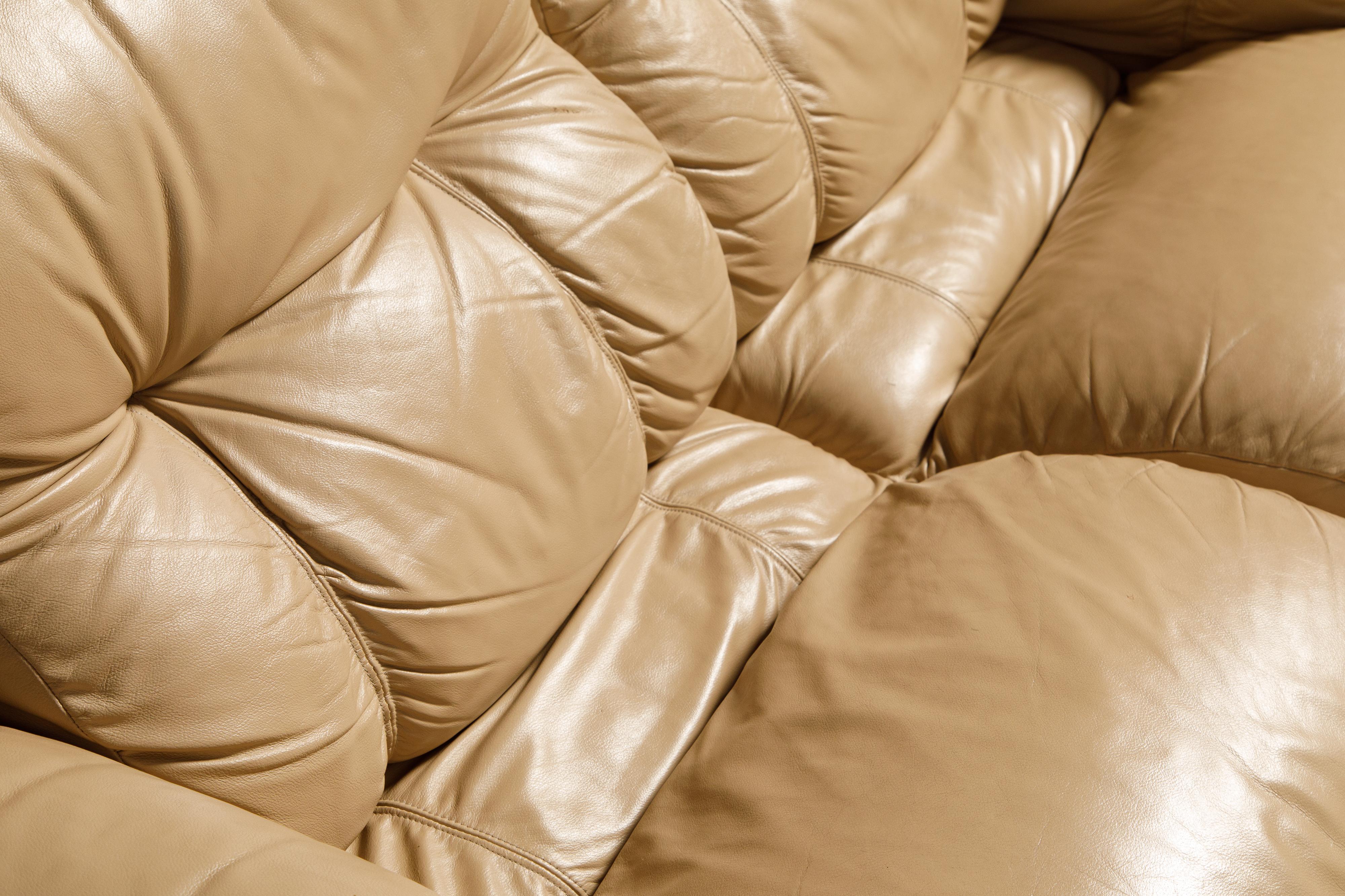 'Tucroma' Leather Sofa and Loveseat by Guido Faleschini for Mariani, 1970s Italy 7