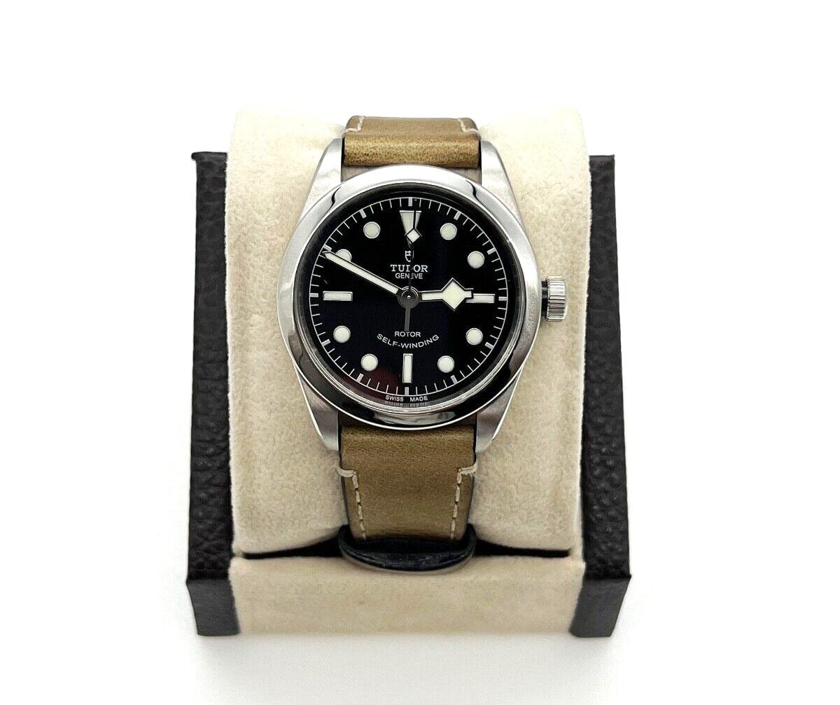 
Style Number: 79500

 

Serial: I595***


Year: 2019

 

Model: Black Bay 

 

Case Material: Stainless Steel 

 

Band: Brown Leather 

 

Bezel: Stainless Steel 

 

Dial: Black

 

Face: Sapphire Crystal 

 

Case Size: 36mm

 

Includes: