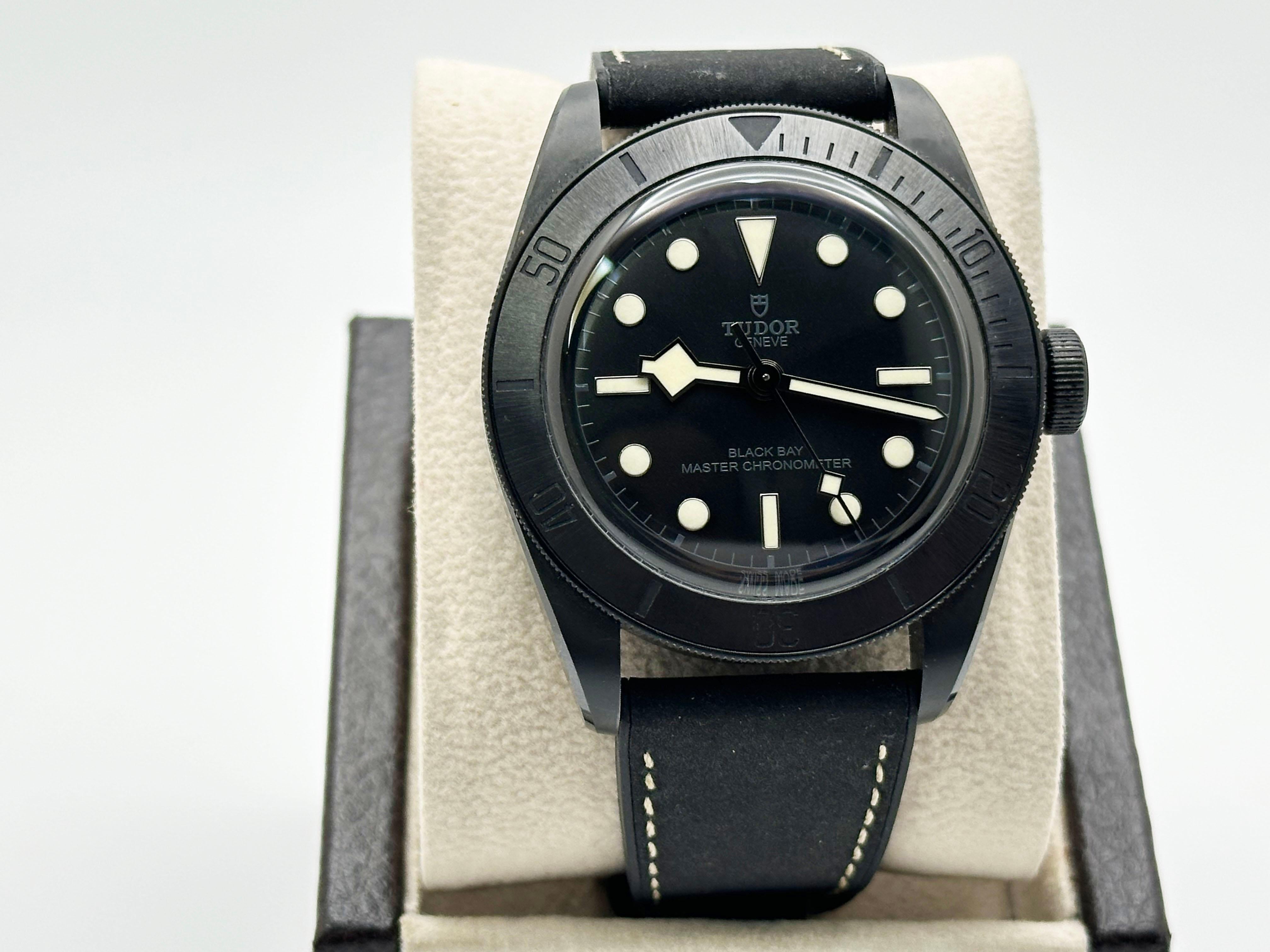 Tudor Black Bay 79210CNU Noir Ceramic Rubber Strap Box Paper 41mm Excellent état - En vente à San Diego, CA