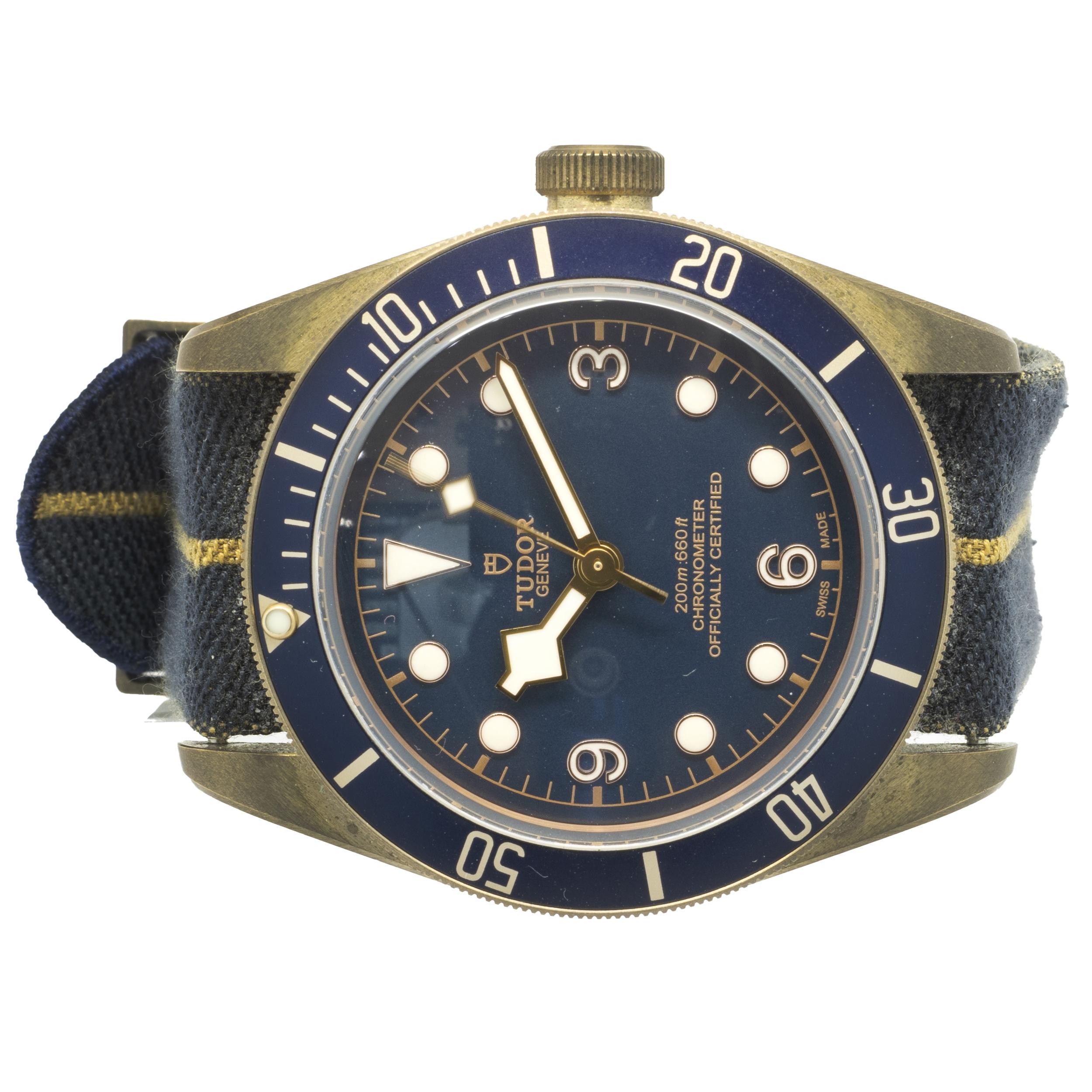 Movement: automatic
Function: hour, minutes, seconds, date, bi-directional timing bezel
Case: round 43mm bronze case, screw-down crown, sapphire protective crystal, blue bezel
Dial: blue luminous dot dial
Band: Nato strap
Serial #: I982XXX
Reference