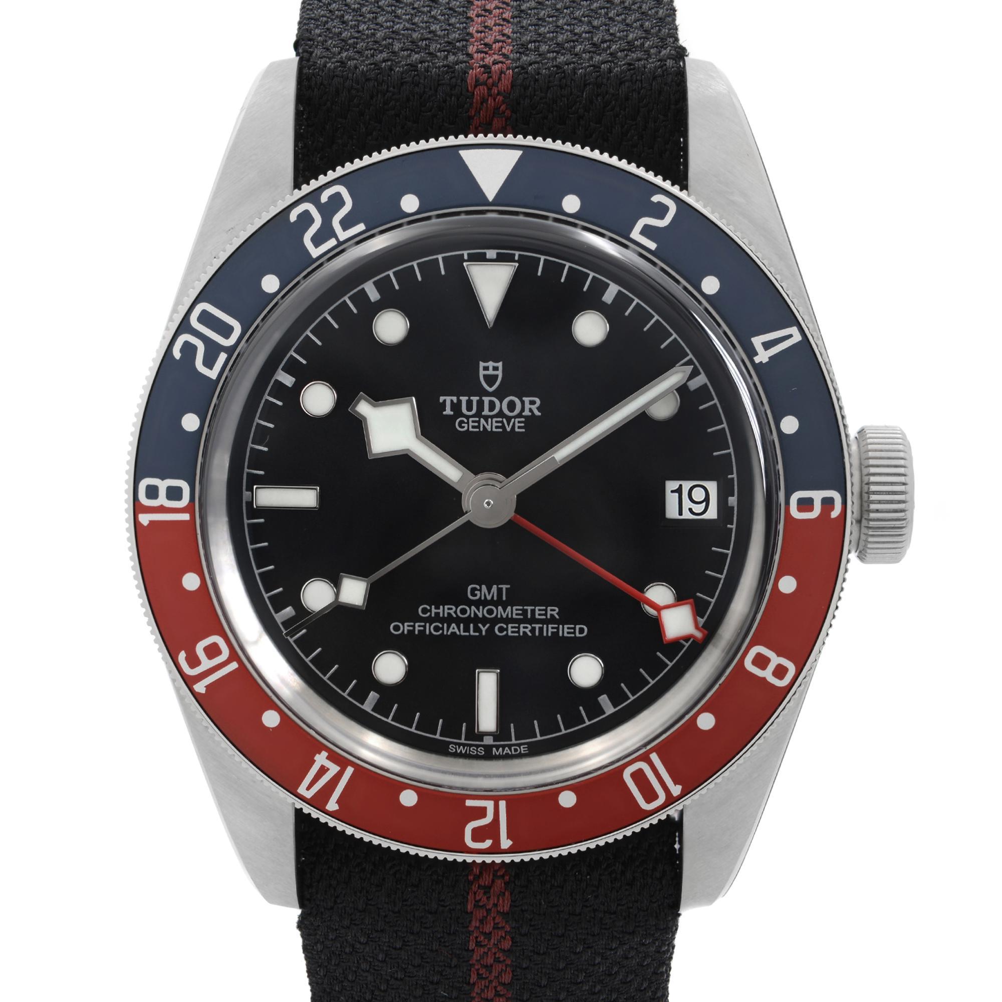 Ungetragene Karte 2022. Tudor Black Bay GMT Stahl Schwarzes Zifferblatt Nylonband Automatische Herrenuhr M79830RB-0003. Diese schöne Herrenuhr wird von einem mechanischen (automatischen) Uhrwerk angetrieben und verfügt über: Edelstahlgehäuse mit