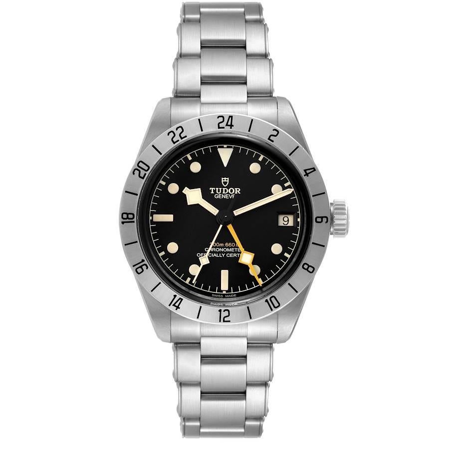 Tudor Black Bay Pro GMT Orologio da Uomo in Acciaio Inox M79470 Scheda Scatola. Movimento automatico a carica automatica. Cassa in acciaio inossidabile di 39.0 mm di diametro. Logo Tudor sulla corona. Lunetta graduata 24 ore in acciaio inossidabile