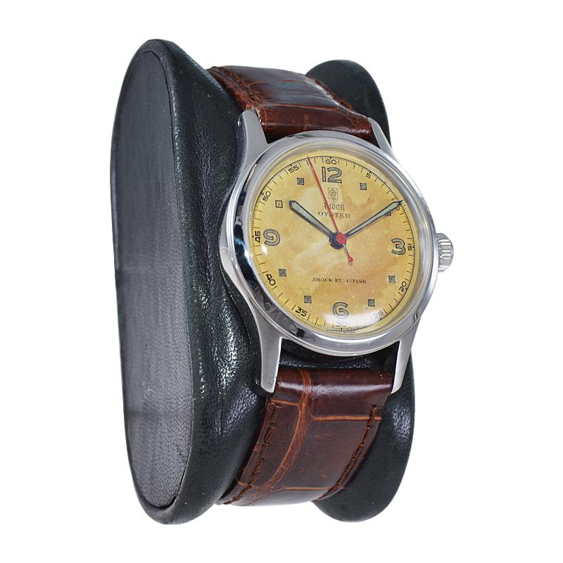USINE / MAISON : Tudor Watch Company, par Rolex
STYLE / RÉFÉRENCE : Huître Prince
METAL / MATERIAL : Acier inoxydable
DIMENSIONS : Longueur 39mm  X Diamètre 31mm
CIRCA : années 50 / 60
MOUVEMENT / CALIBRE : Remontage manuel  / 17 Joyaux / Font