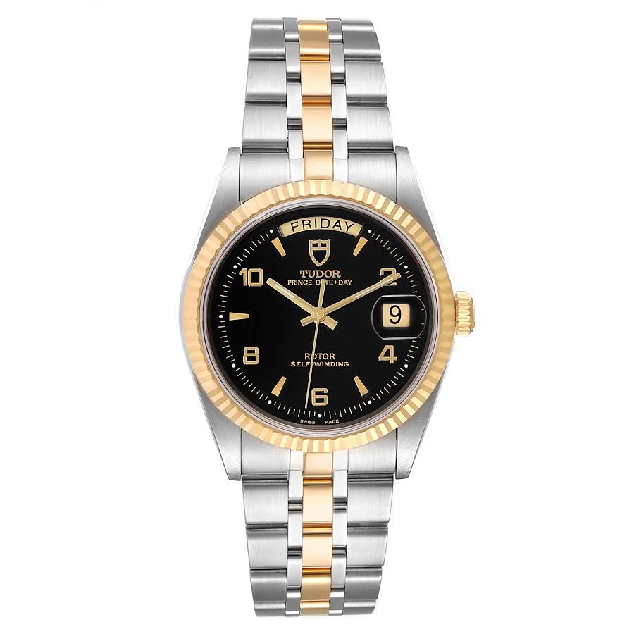 Tudor Day Date Black Dial Steel Yellow Gold Herrenuhr 76213 Ungetragen. Automatisches Uhrwerk mit Selbstaufzug. Rundes Edelstahlgehäuse mit einem Durchmesser von 36,0 mm. Geriffelte Lünette aus 18 Karat Gelbgold. Kratzfestes Saphirglas. Schwarzes