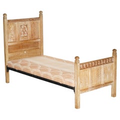 TUDOR FURNITURE 1930'S ARTS & CRAFTS LIMED OAK COTSWOLD SiNGLE BED PART OF SUITE
