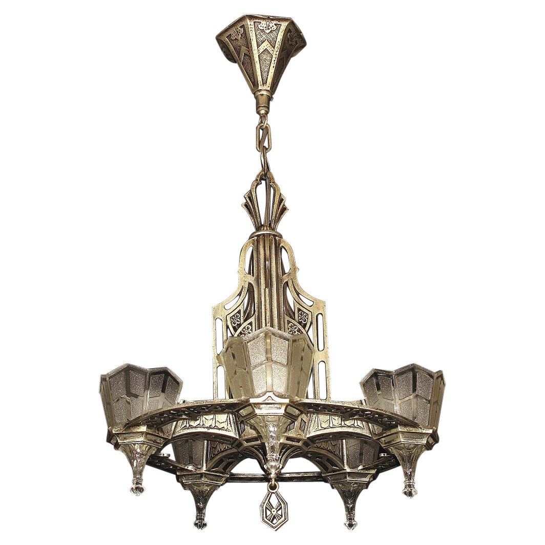 Tudor Gothic 5 Light Finition et verre d'origine circa 1928