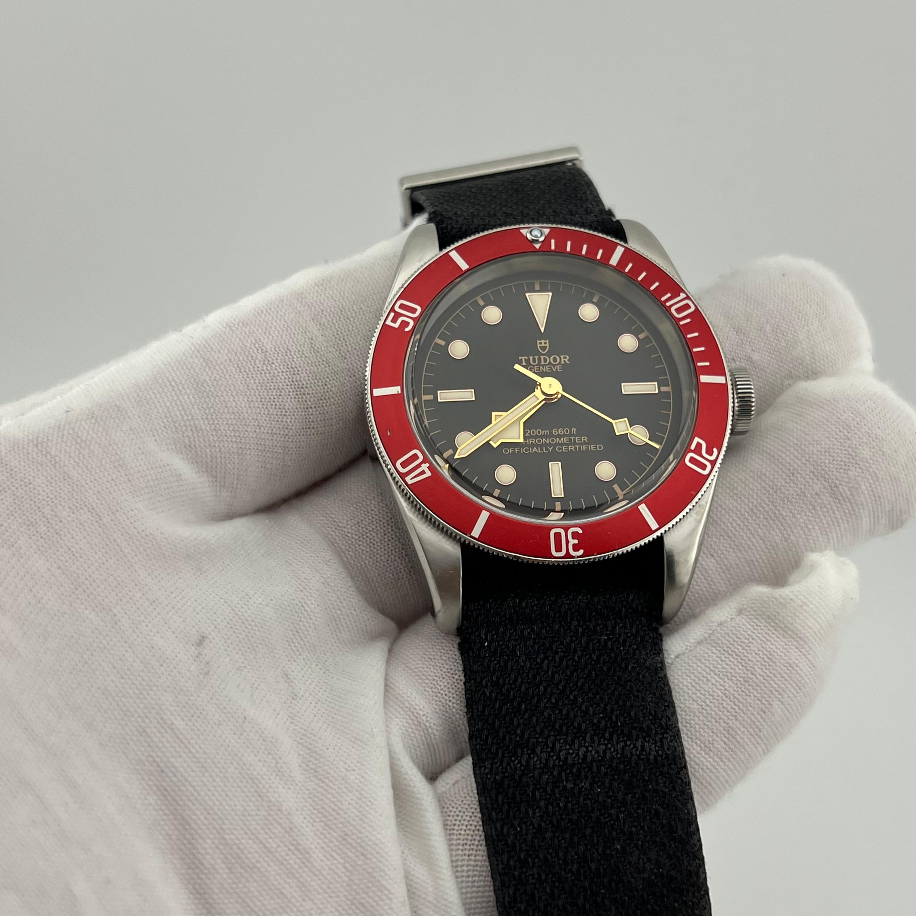 Tudor Heritage Black Bay 79230R 41mm rote Lünette Edelstahl Box im Zustand „Gut“ in San Diego, CA