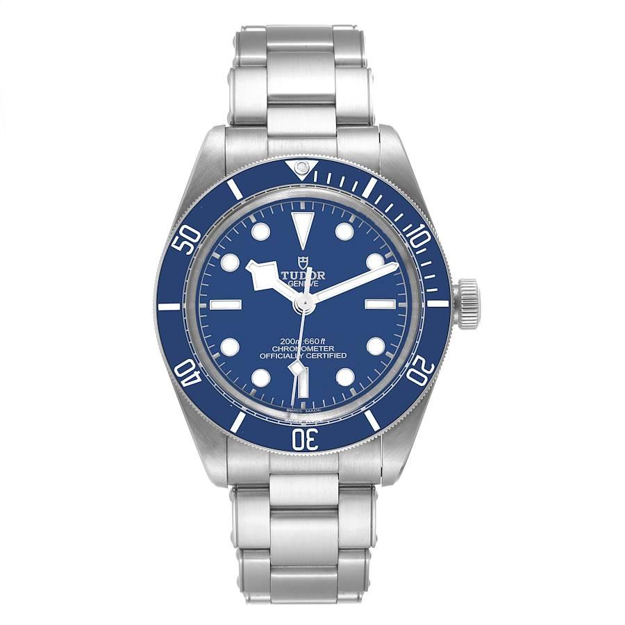 Tudor Heritage Black Bay Fifty-Eight Blue Dial Steel Herrenuhr 79030 Box Card. Automatisches Uhrwerk mit Selbstaufzug. Austerngehäuse aus Edelstahl mit einem Durchmesser von 39,0 mm. Tudor Rosenlogo auf der Krone. Unidirektional drehbare Lünette aus