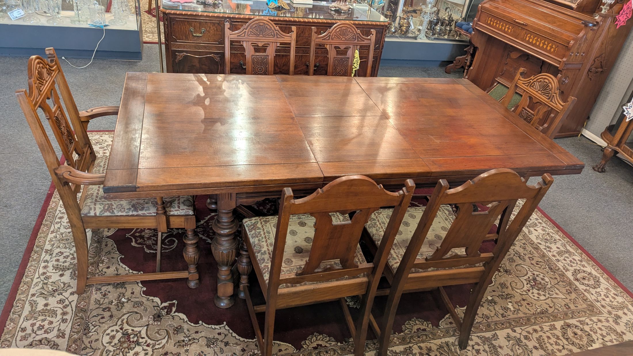 Mesa de Comedor Jacobea Tudor y 6 Sillas en venta