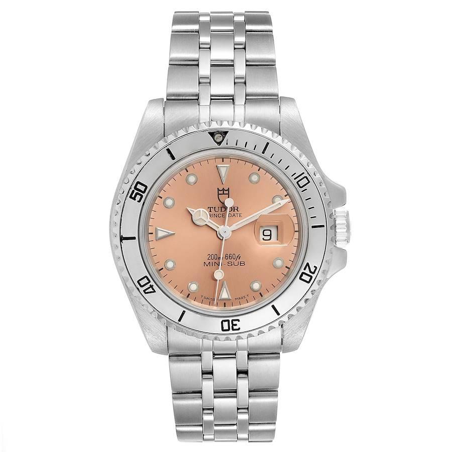 Tudor Prince Date Mini Sub Lachs Zifferblatt Stahl Herrenuhr 73190 Papiere. Automatisches Uhrwerk mit Selbstaufzug. Austerngehäuse aus Edelstahl mit einem Durchmesser von 34,0 mm. Tudor-Logo auf einer Krone. Drehbare Lünette aus Edelstahl.