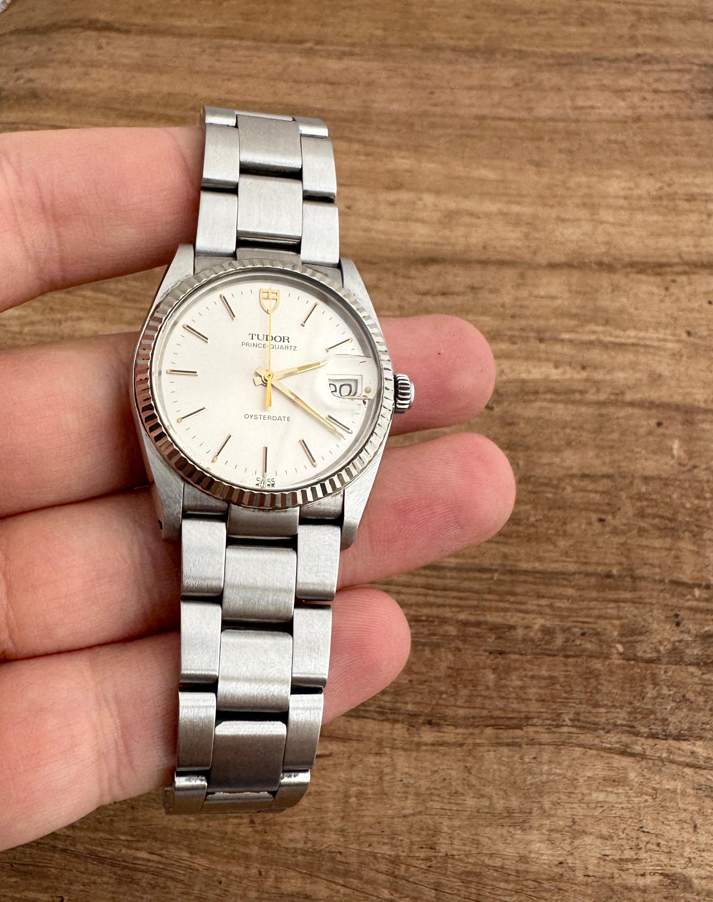 Brand : Tudor

Model: Prince Oysterdate

Referance: 9152

Country Of Manufacture: Switzerland

Movement: Quartz

Case Material: Stainless Steel

Measurements :34mm diameter (excluding crown )

Band Type : Stainless Steel With Marked Buckle

Band