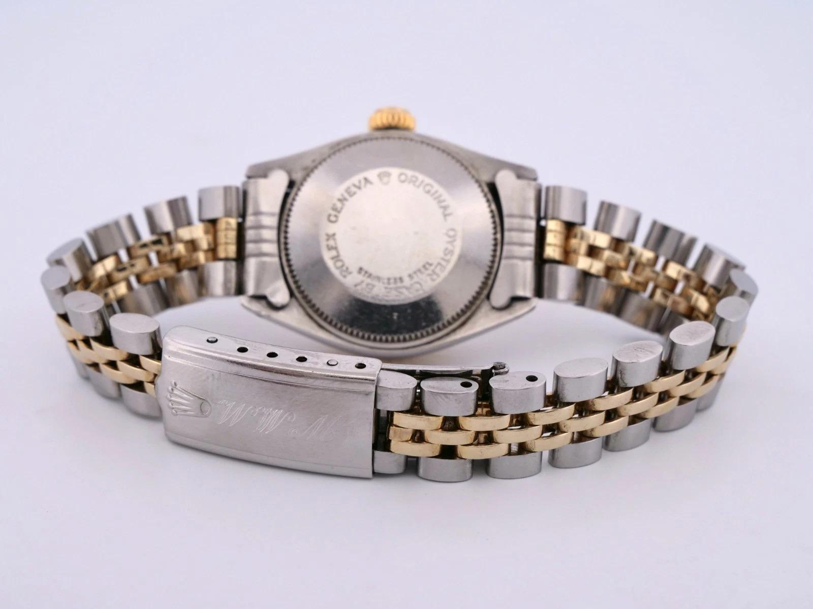 Se ofrece a la venta un Tudor Princess Oysterdate vintage, referencia 92413, serie 988418, un reloj de pulsera automático atemporal de estilo elegante y pedigrí Rolex. Esta pieza de tamaño medio de 26 mm presenta una esfera color champán, bisel