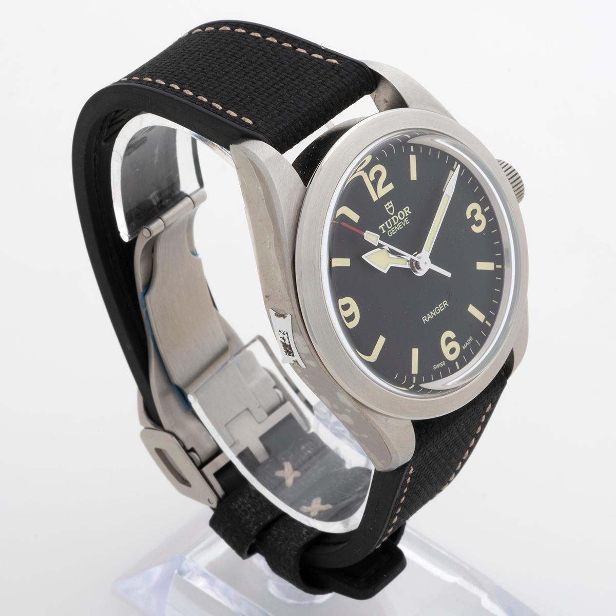 Our Tudor Ranger reference 79950 features a 39mm stainless steel case and hybrid rubber/ leather strap with deployant folding clasp. Presented in near new condition without discernible signs of wear, one case side sticker is attached with bar code