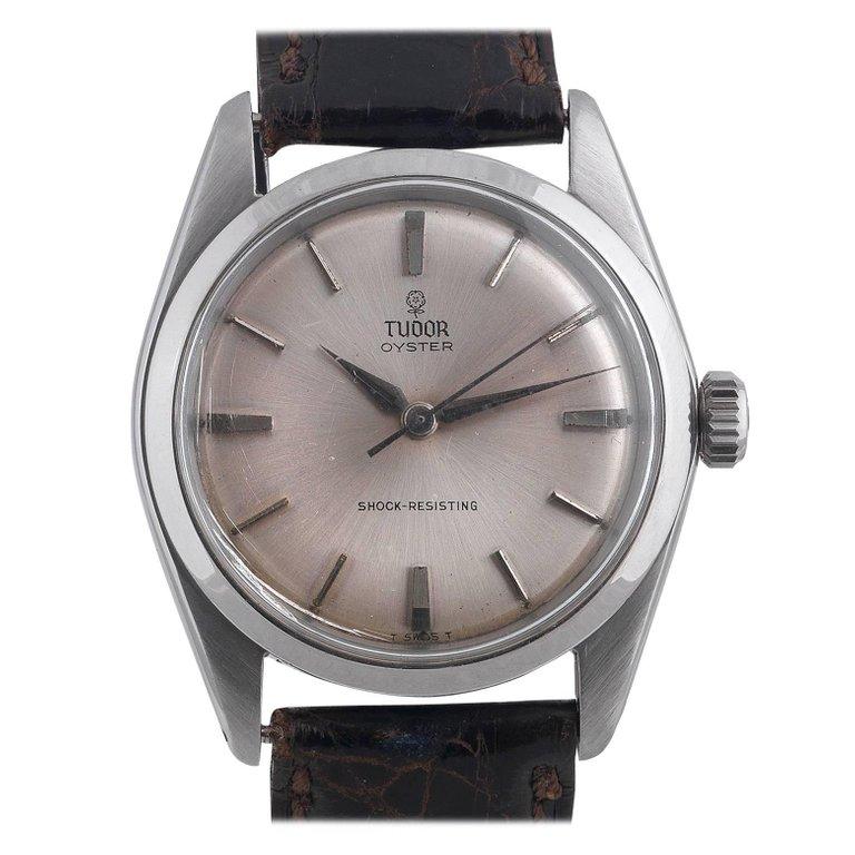 SHIPPING POLICY:
No additional costs will be added to this order.
Shipping costs will be totally covered by the seller (customs duties included). 
A stainless steel manually wound centre second wristwatch

This Tudor wristwatch has a smart silvered