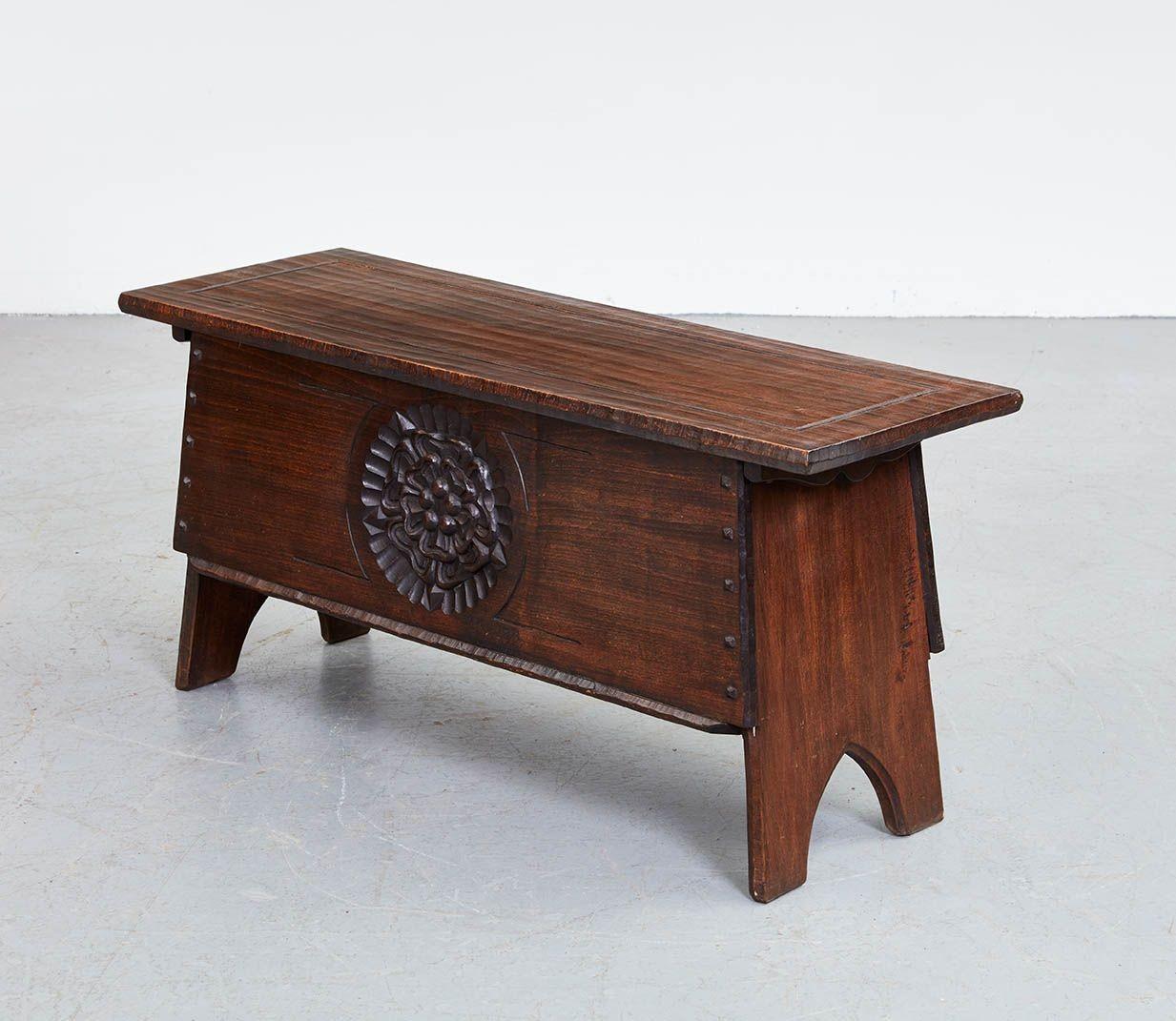 Tudor Rose Table/Chest In Good Condition In Greenwich, CT