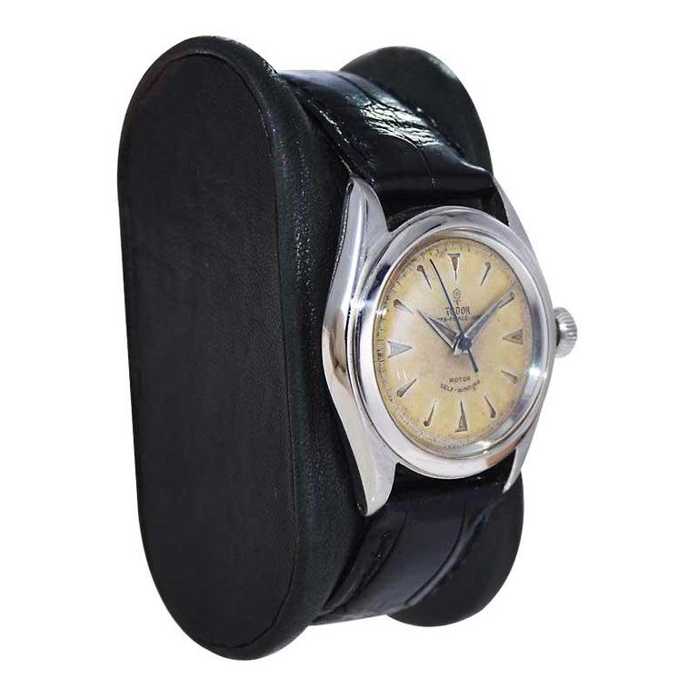 USINE / MAISON : Tudor Watch Company by Rolex
STYLE / RÉFÉRENCE : Oyster Prince / Référence 781
MÉTAL / MATÉRIAU : Acier inoxydable 
CIRCA / ANNÉE : années 1950
DIMENSIONS / TAILLE : Longueur 36mm x Diamètre 30mm
MOUVEMENT / CALIBRE : Remontage