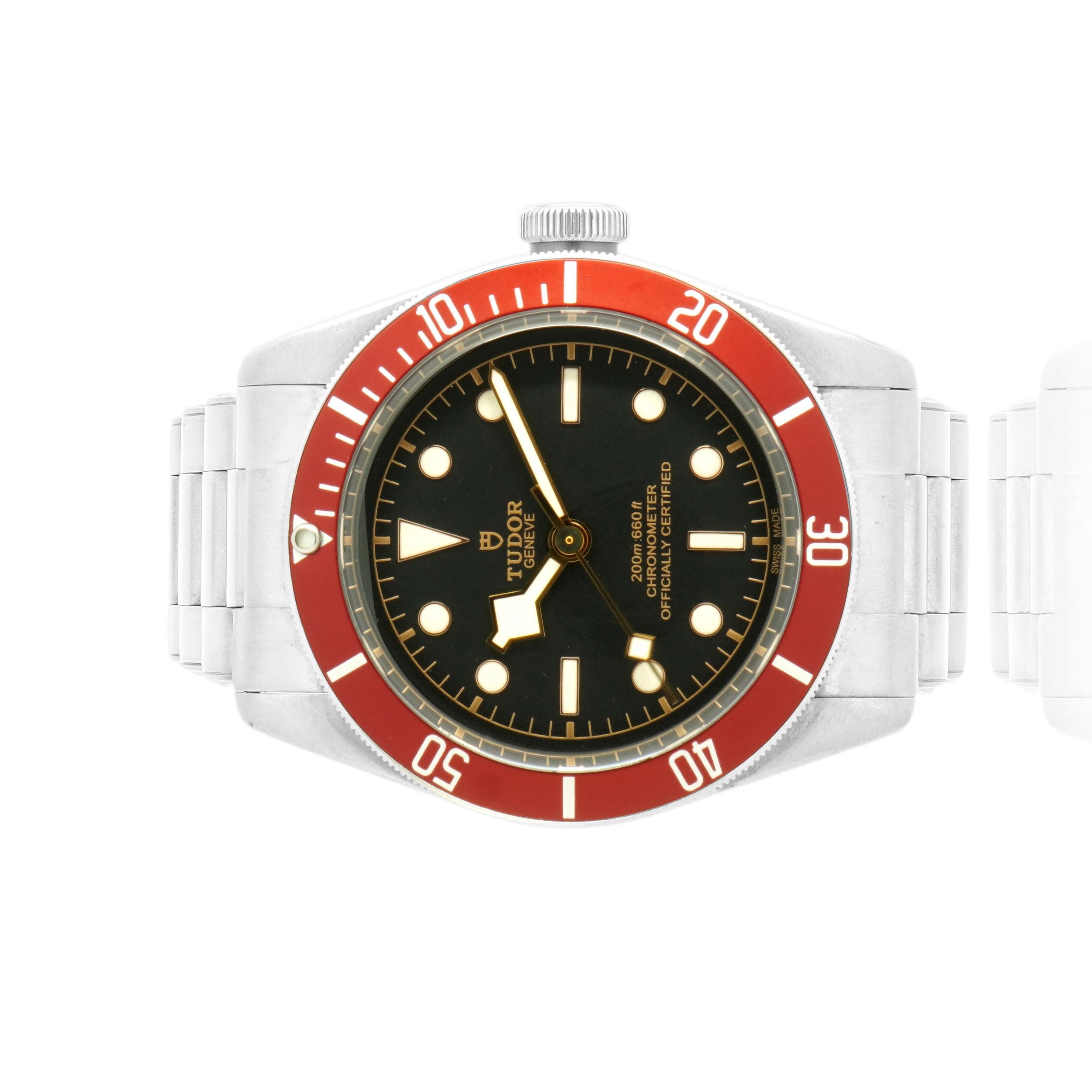 Movimento: automatico/ calibro MT5602
Funzione: ore, minuti, secondi
Cassa: 41MM, bordeaux opaco, unidirezionale
Cinturino: acciaio inossidabile con fibbia deployante
Quadrante: nero con indici luminosi
Numero di serie: 79XXX
Numero di riferimento: 