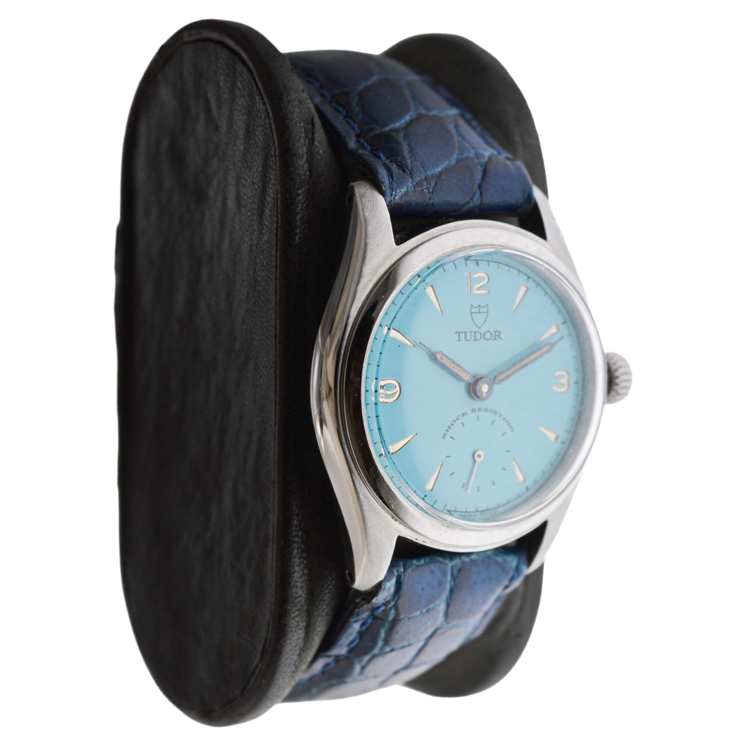 FABBRICA / CASA: Tudor Watch Company
STILE / RIFERIMENTO: Rotondo / Riferimento 7813
METALLO / MATERIALE: Acciaio inossidabile
CIRCA / ANNO: 1956
DIMENSIONI: Lunghezza 38 mm X Diametro 31 mm
MOVIMENTO / CALIBRO: Carica manuale / 17 rubini / Calibro 