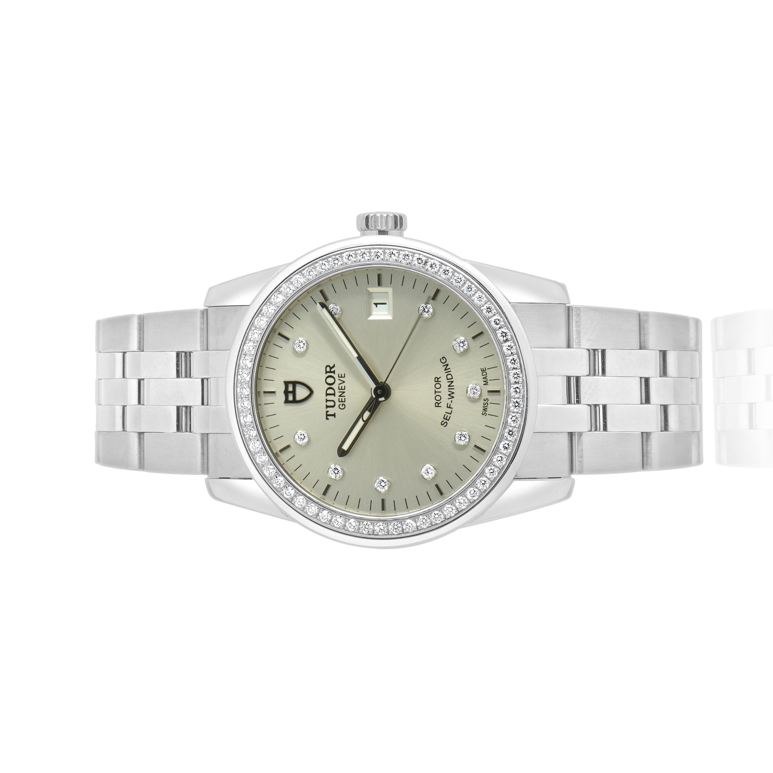 Movimiento: automático
Función: horas, minutos, segundos, fecha
Caja: 36MM de acero inoxidable, corona de rosca a las 9, aproximadamente 70 h de reserva de marcha, cristal de zafiro
Banda: acero inoxidable
Esfera: diamante plateado
Número de serie: