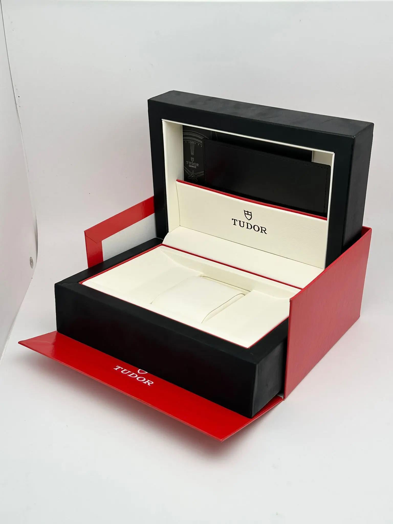 Tudor Style 34mm Stainless Steel Black Dial ladies Automatic Watch 12300-0002 For Sale 3