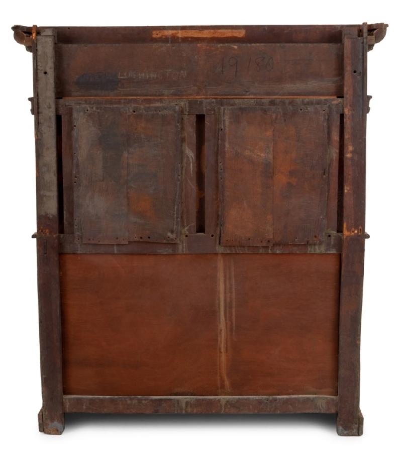 20ième siècle Buffet en chêne sculpté de style Tudor en vente