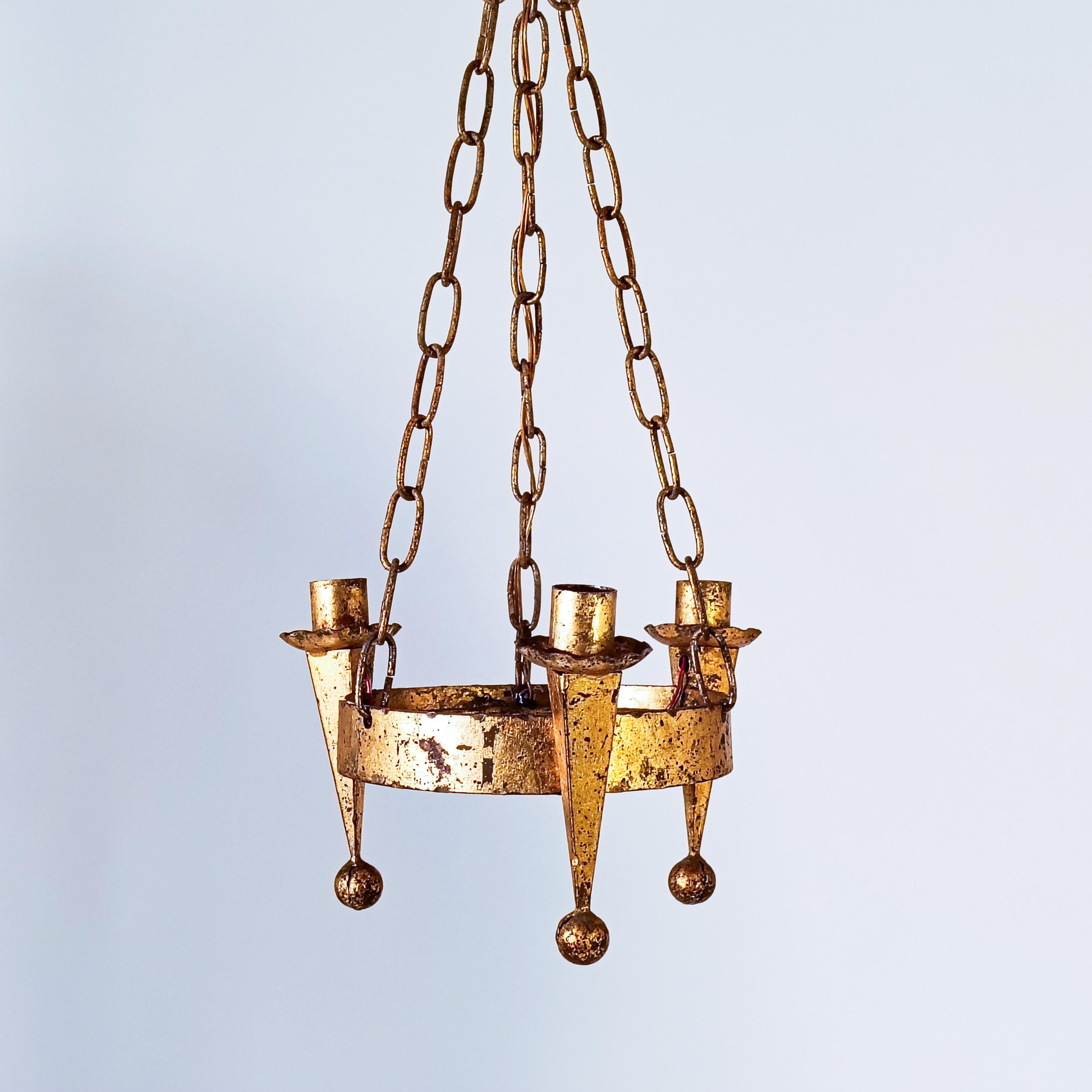 Stile Tudor. Lampadario in ferro battuto di Ferro Art, Spagna, anni '40 in vendita 4