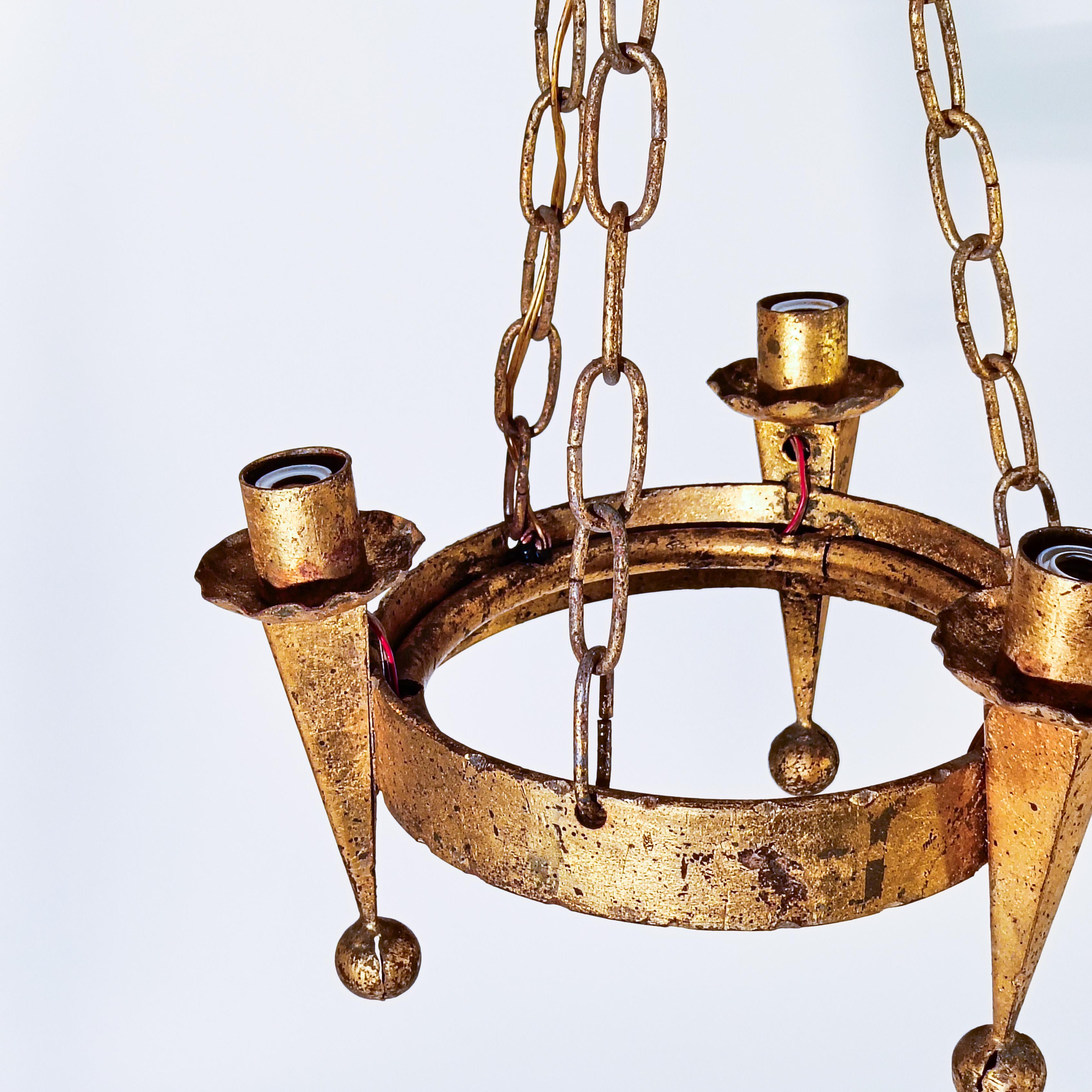 Stile Tudor. Lampadario in ferro battuto di Ferro Art, Spagna, anni '40 in vendita 5