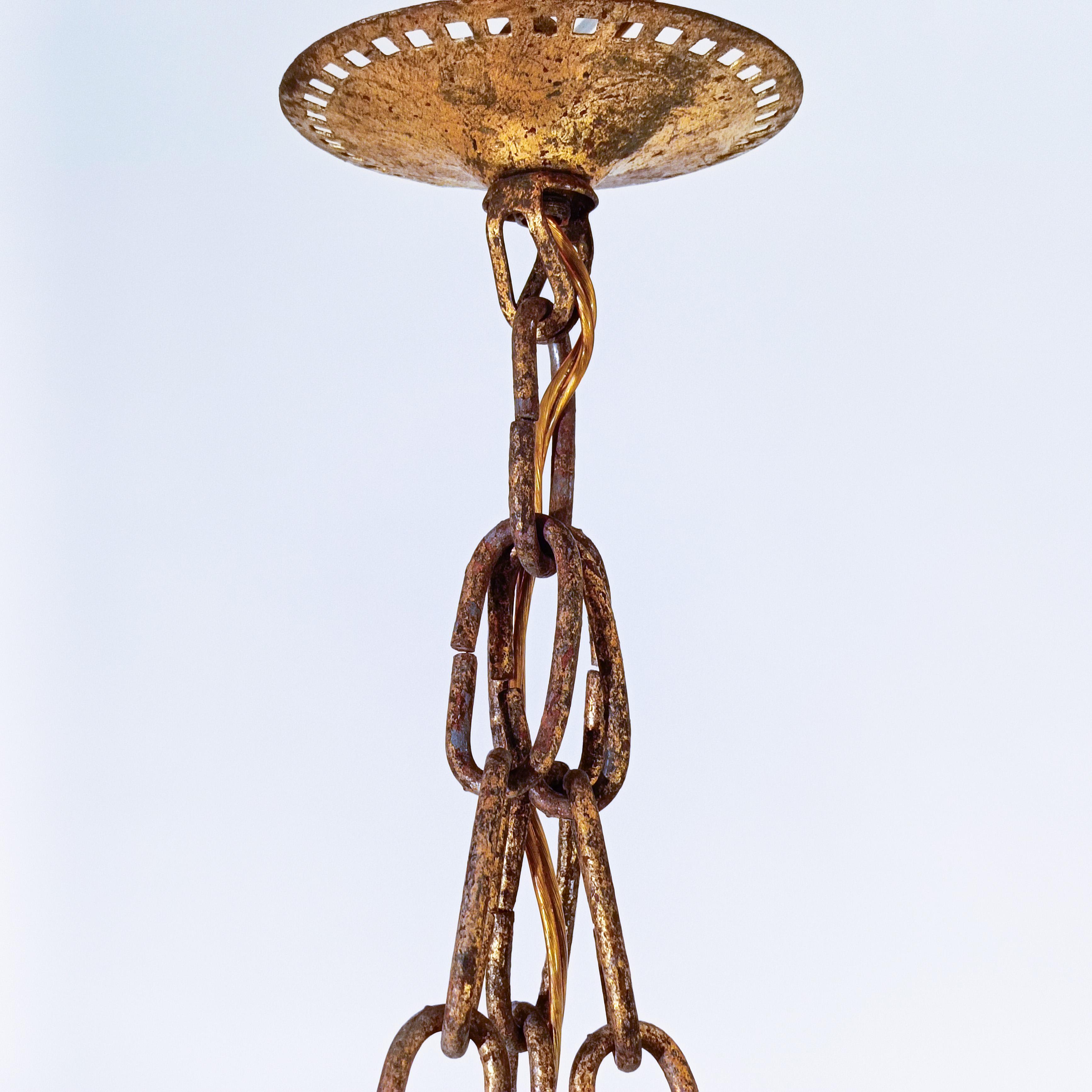 Stile Tudor. Lampadario in ferro battuto di Ferro Art, Spagna, anni '40 in vendita 7