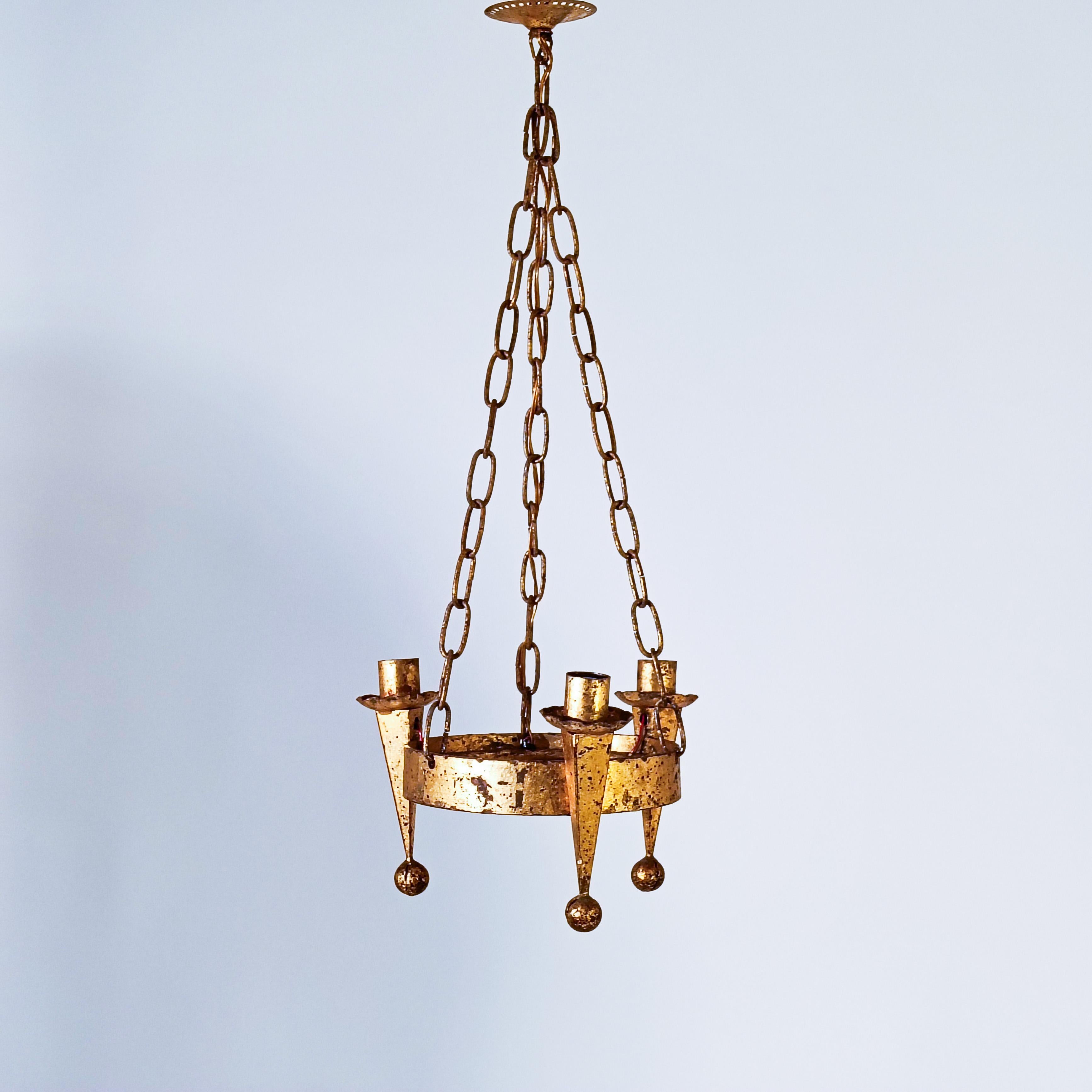 Stile Tudor. Lampadario in ferro battuto di Ferro Art, Spagna, anni '40 in vendita 3