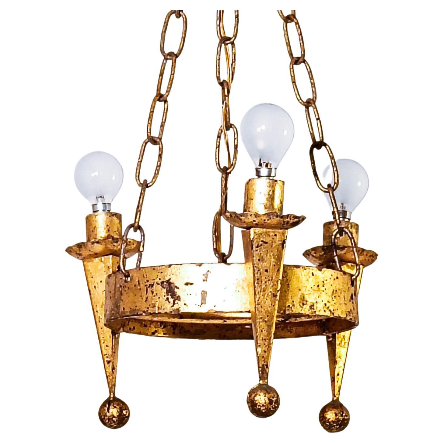 Stile Tudor. Lampadario in ferro battuto di Ferro Art, Spagna, anni 
40 in vendita