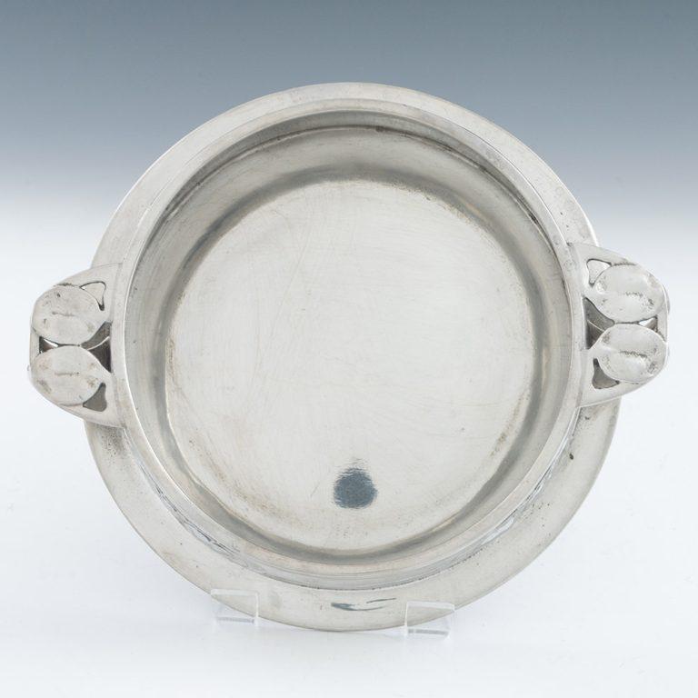 Burriera in peltro di Tudric con rivestimento in vetro c1905 in vendita 1