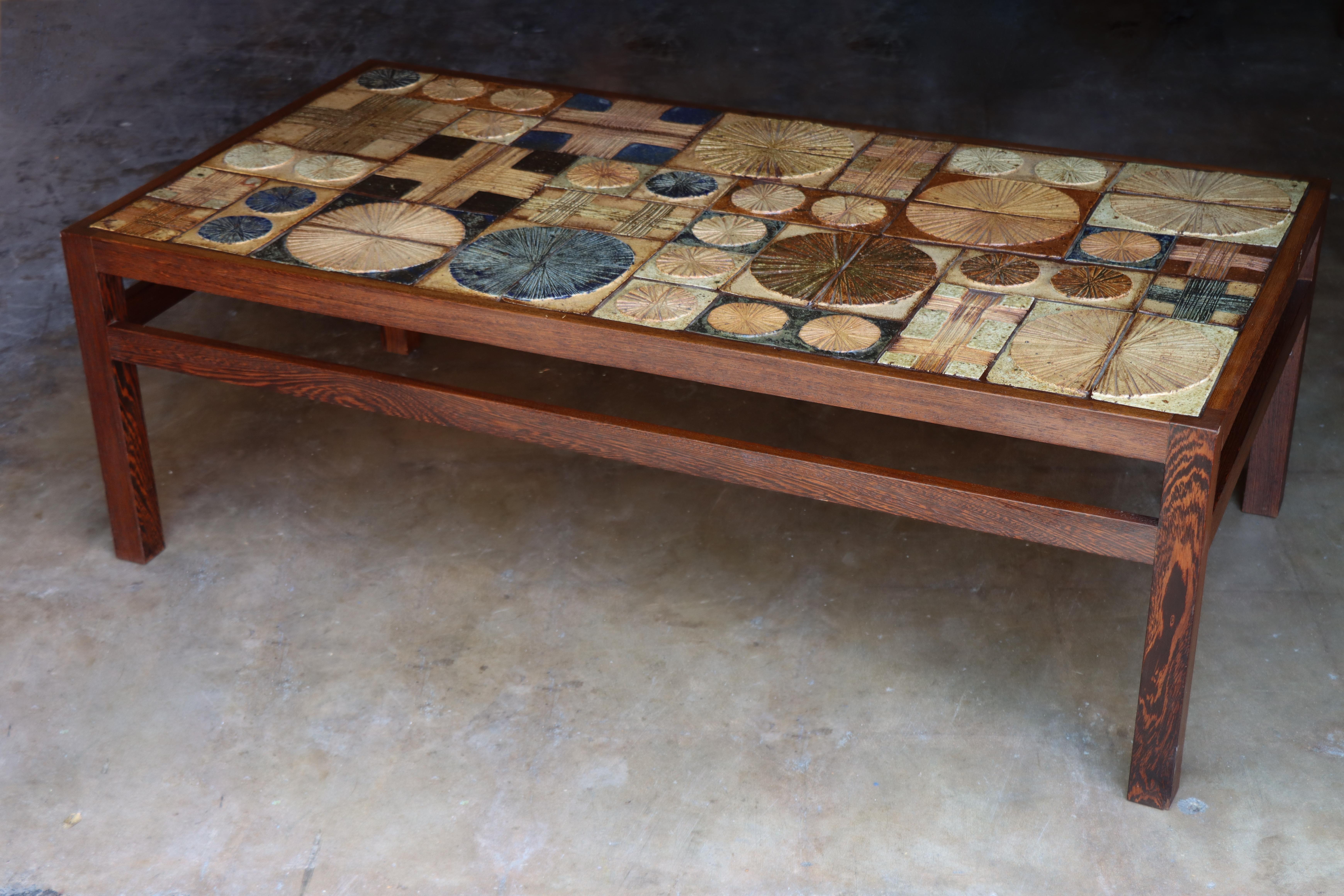 Table basse en carreaux de céramique Tue Poulsen en wengé, modernité danoise, années 1960 en vente 4