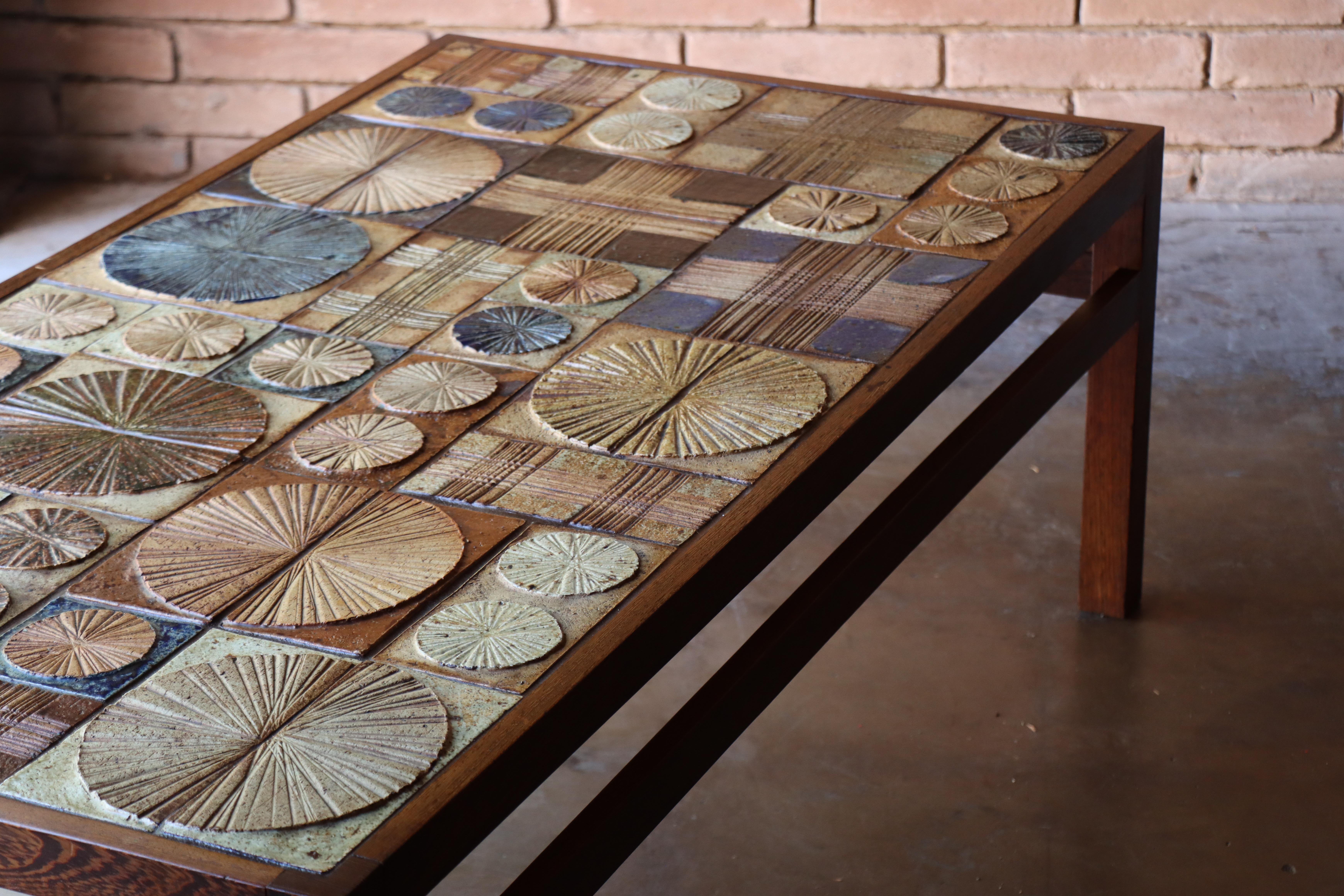 Danois Table basse en carreaux de céramique Tue Poulsen en wengé, modernité danoise, années 1960 en vente