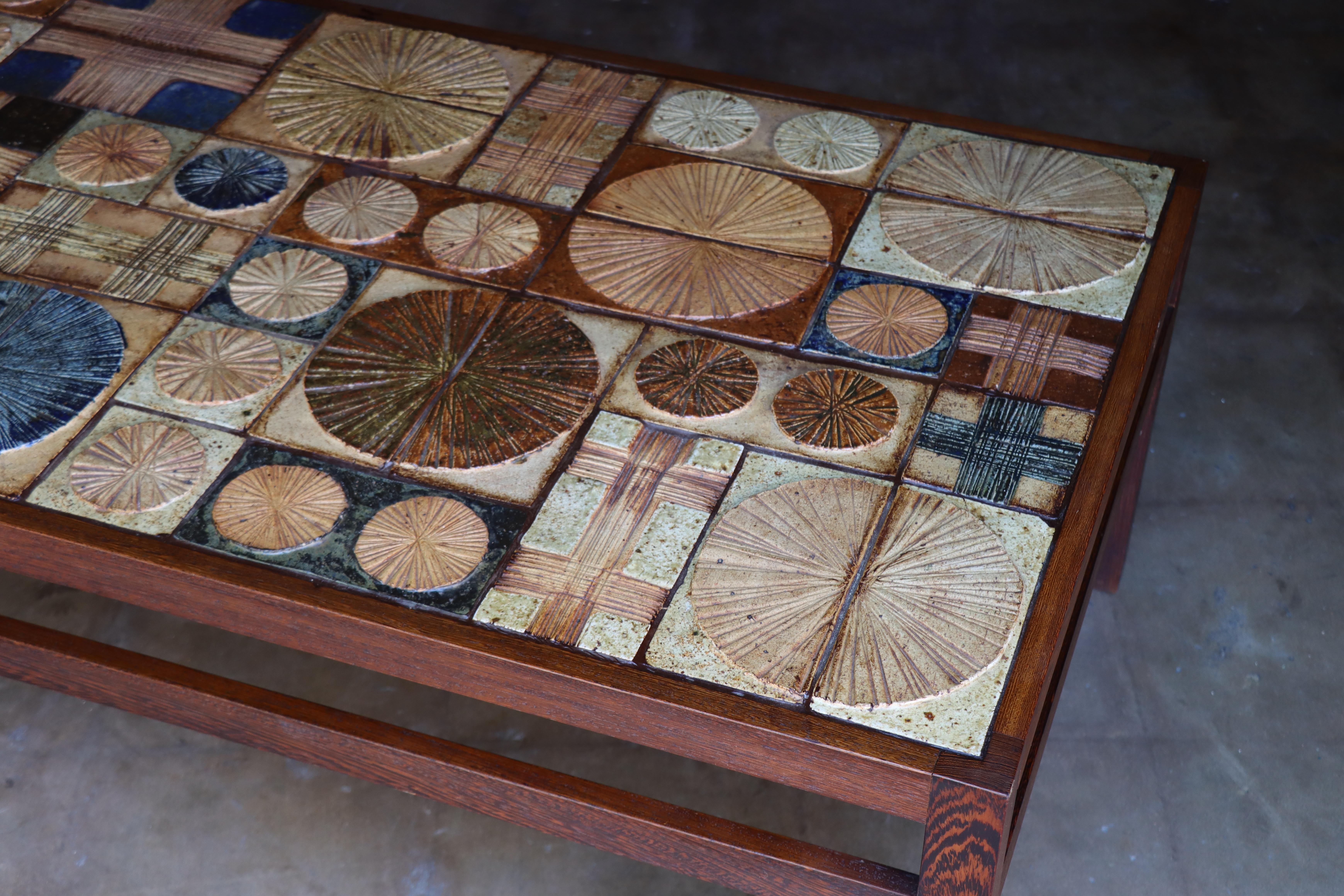 Table basse en carreaux de céramique Tue Poulsen en wengé, modernité danoise, années 1960 en vente 1