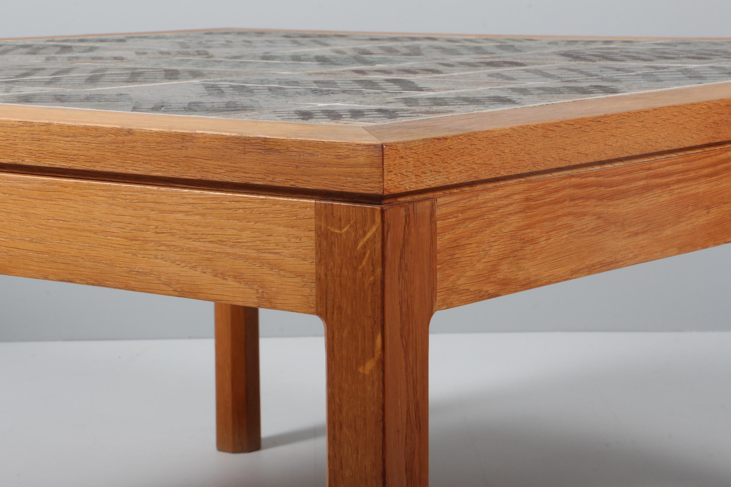 Tue Poulsen Coffee Table in oak and Stoneware Tiles, Denmark, 1970s In Good Condition In Esbjerg, DK