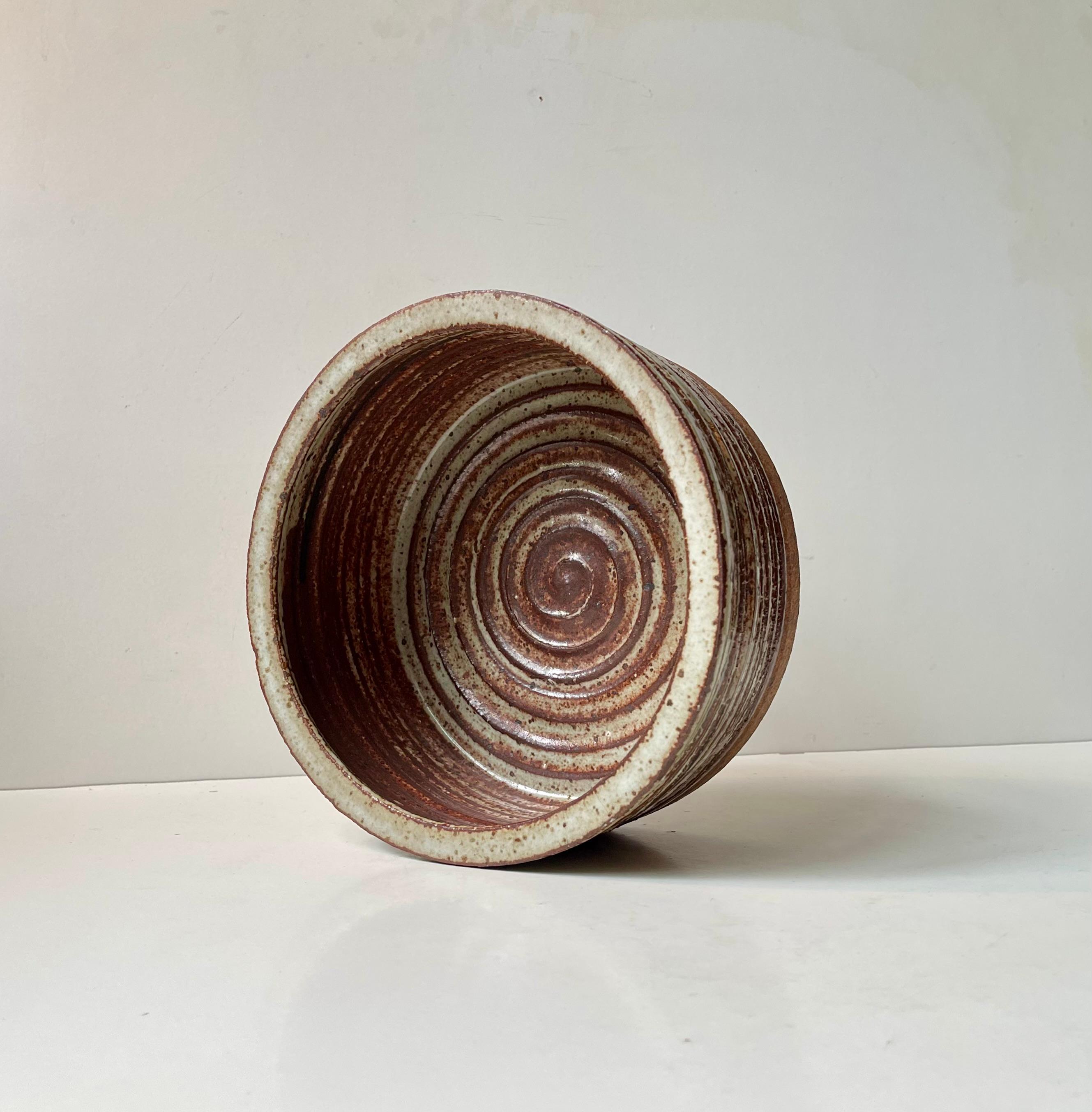 Smaltato Tue Poulsen Gres smaltato danese moderno con spirale, anni '70 in vendita