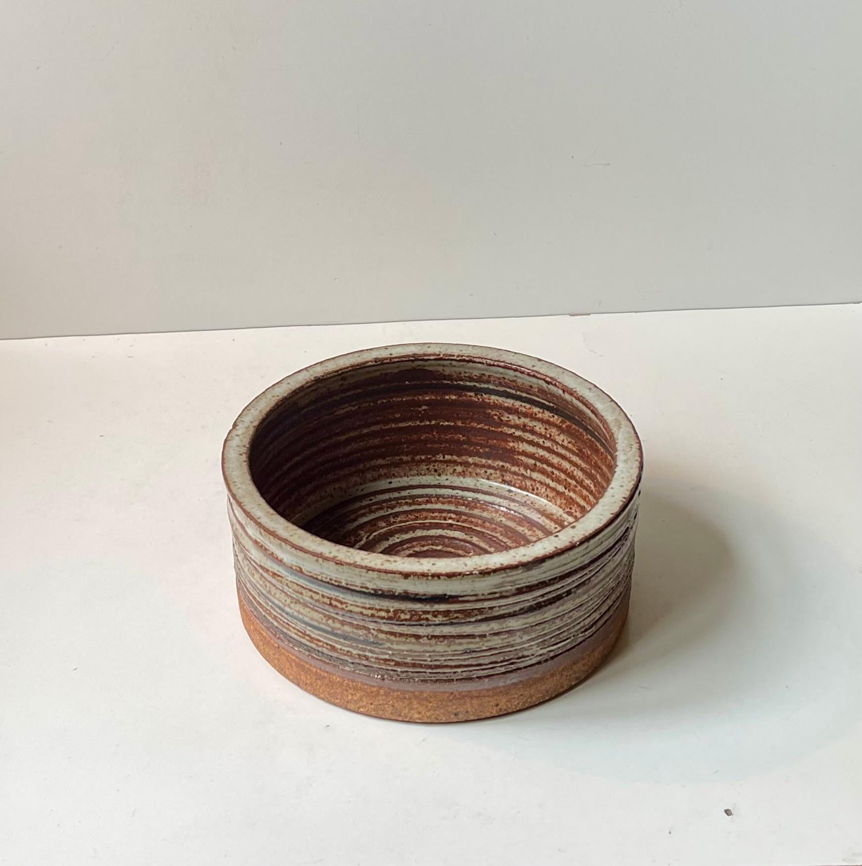 Fine XX secolo Tue Poulsen Gres smaltato danese moderno con spirale, anni '70 in vendita